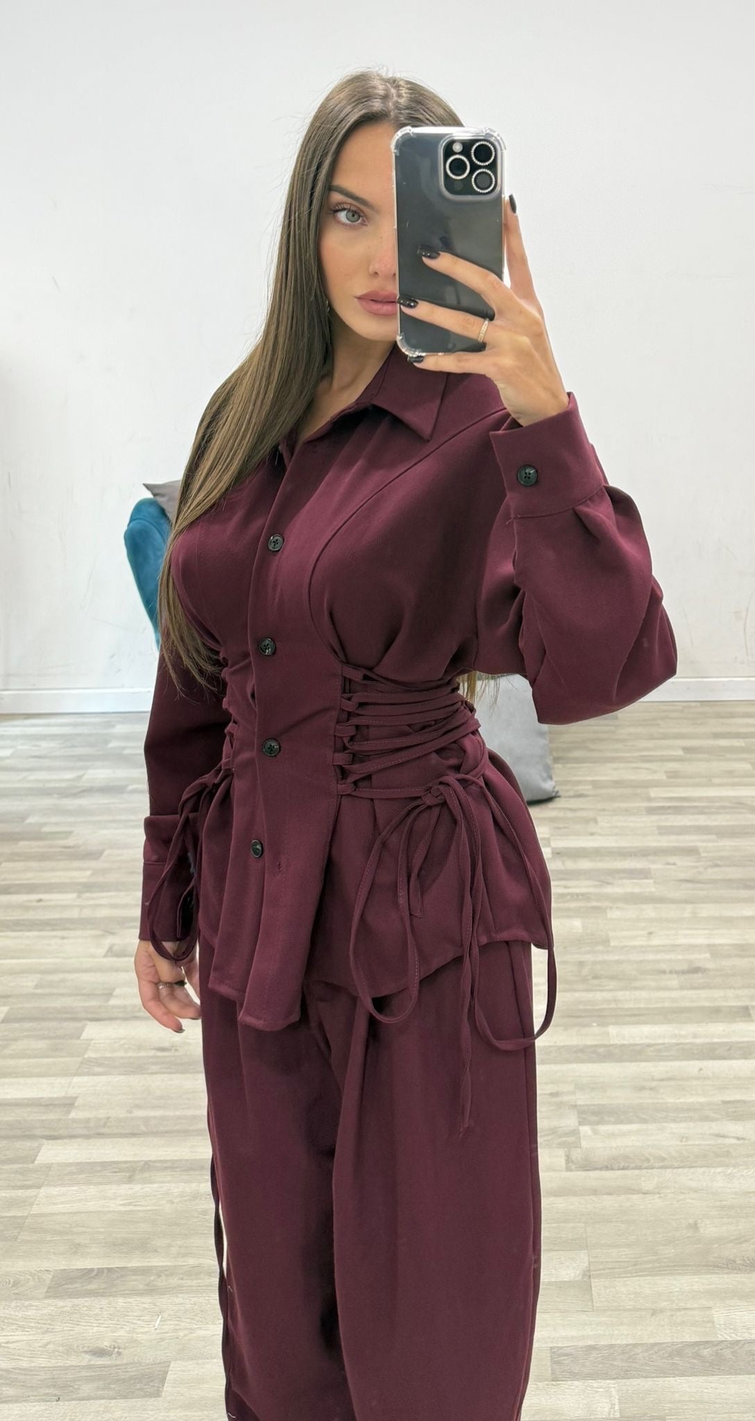 completo camicia con lacci e pantalone
