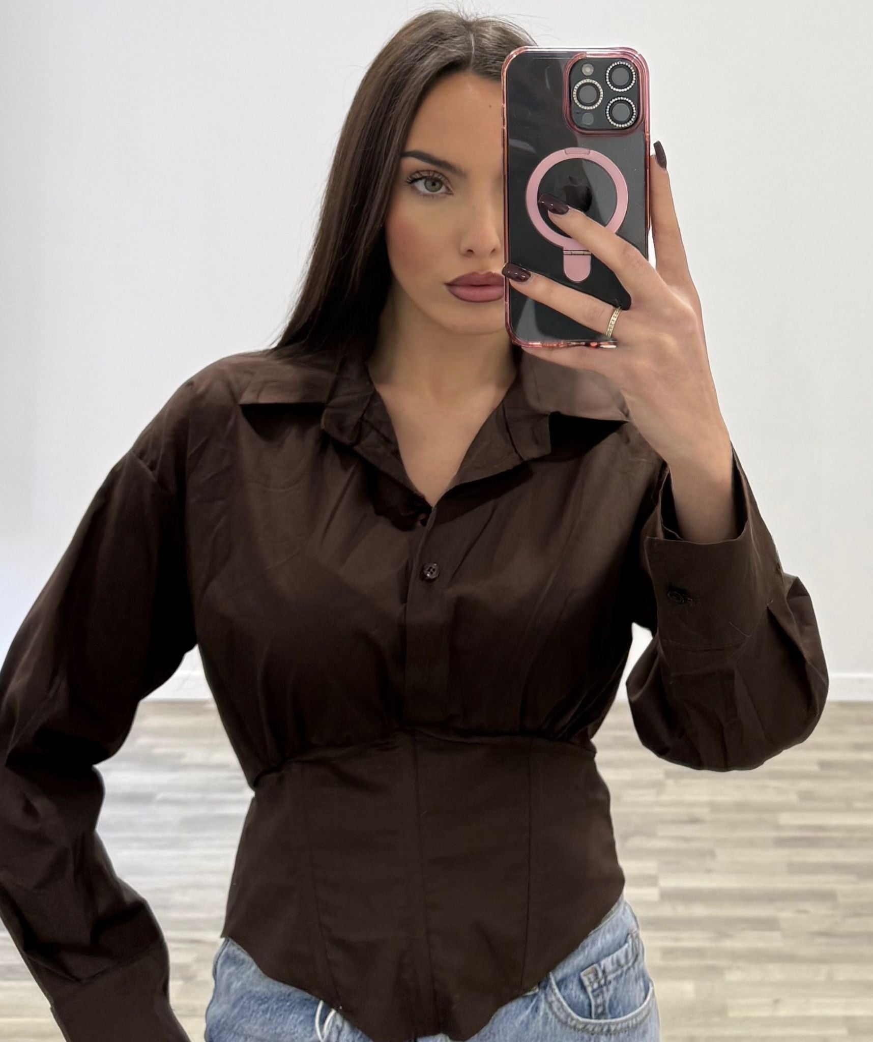 camicia corta con lacci dietro