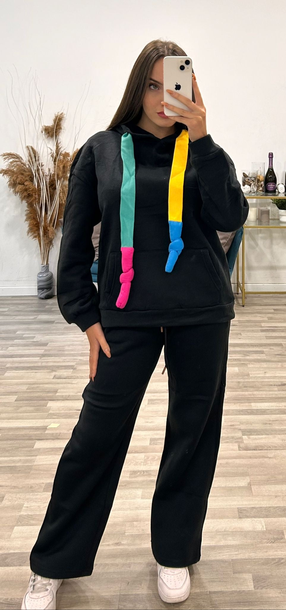 tuta lacci colorati