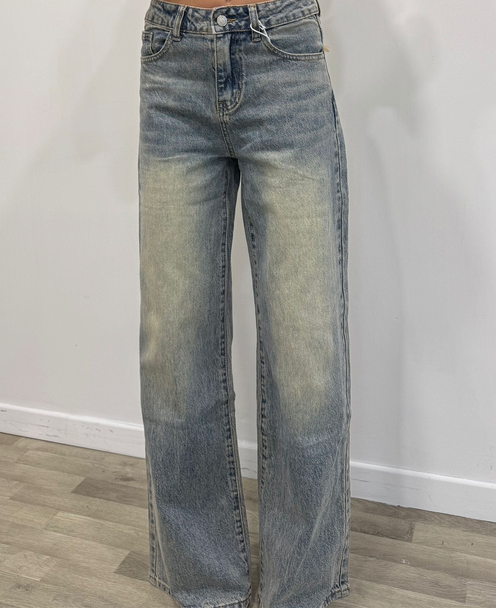 jeans con tasca in strass sabbiato