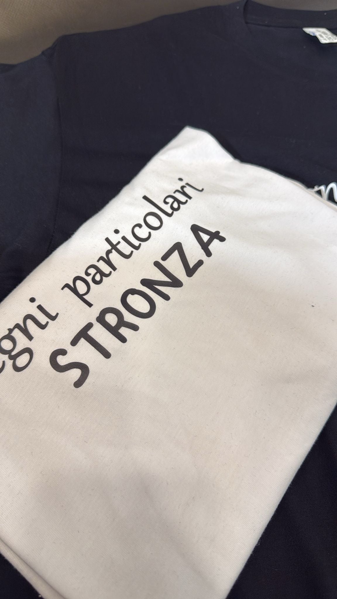 t-shirt segni particolari stronza