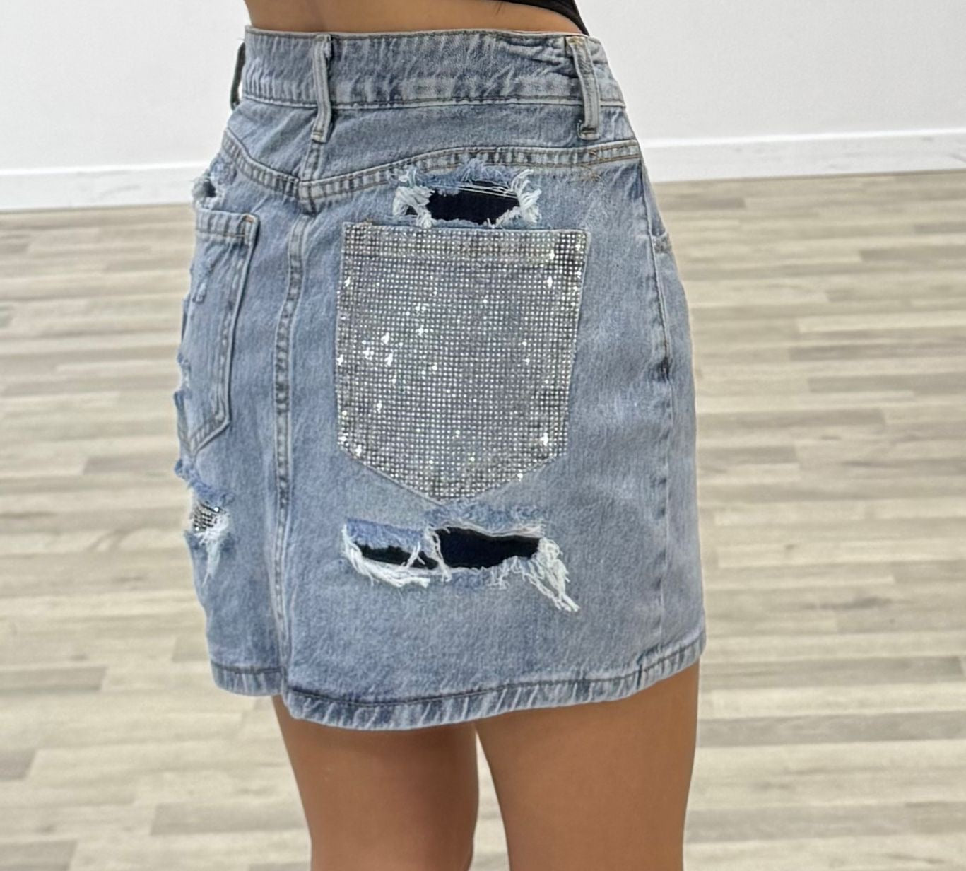 minigonna di jeans con tasca strass