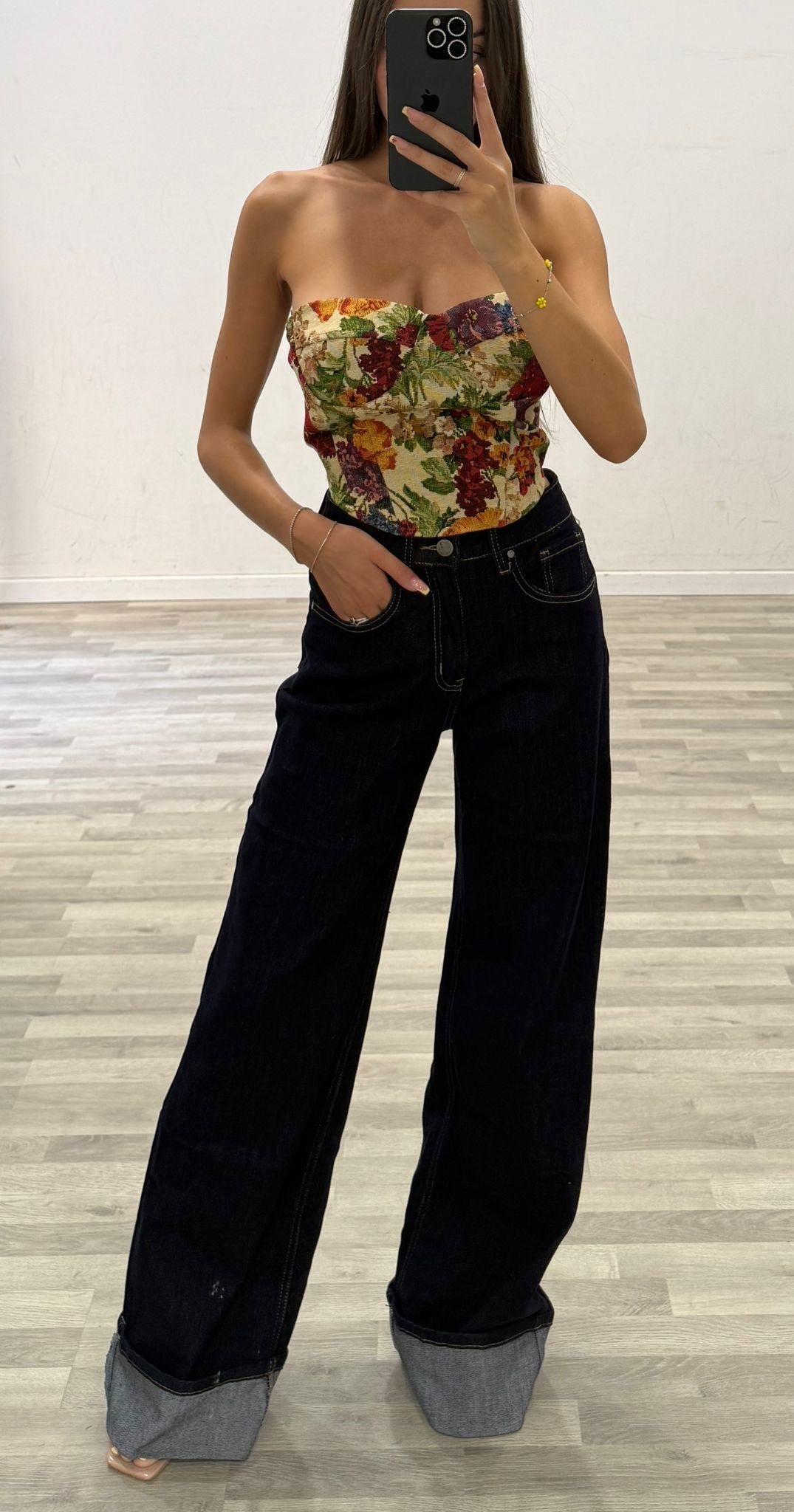 jeans scuro con risvolto