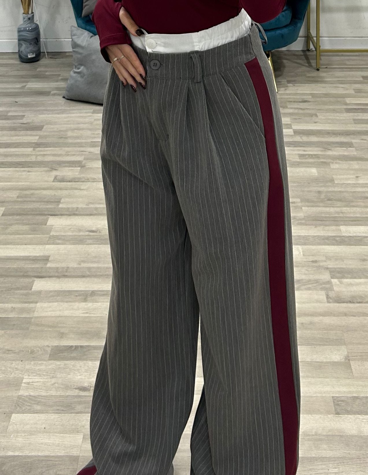 pantalone gessato con riga