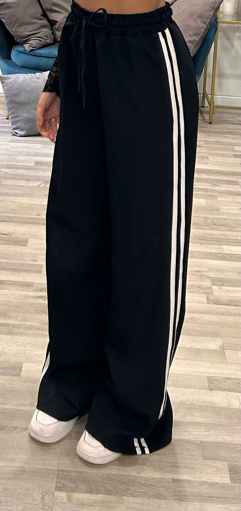 pantalone tipo adidas