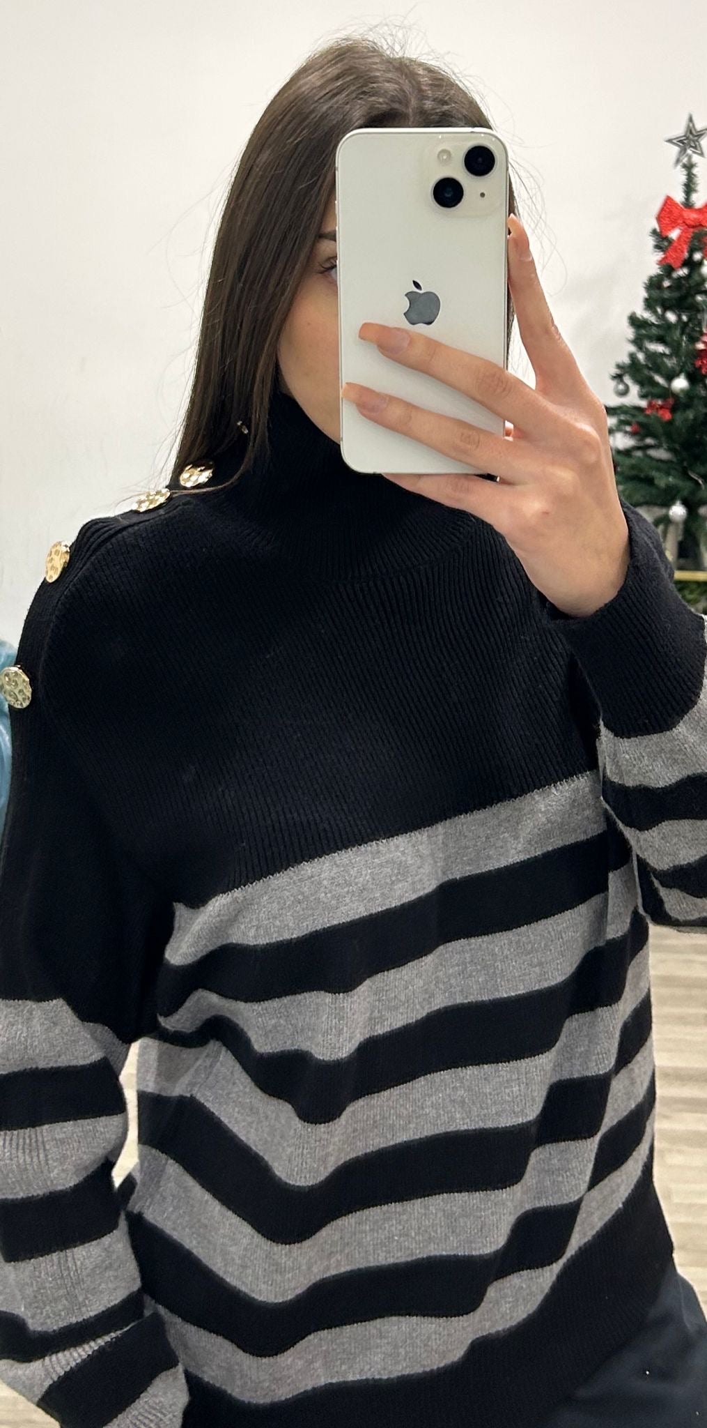 maglia con righe e bottoncini
