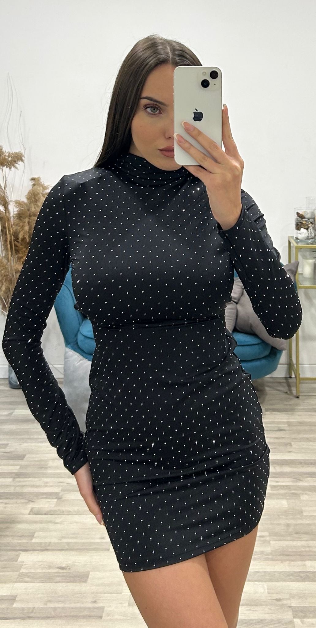vestitino con brillantini scollato dietro