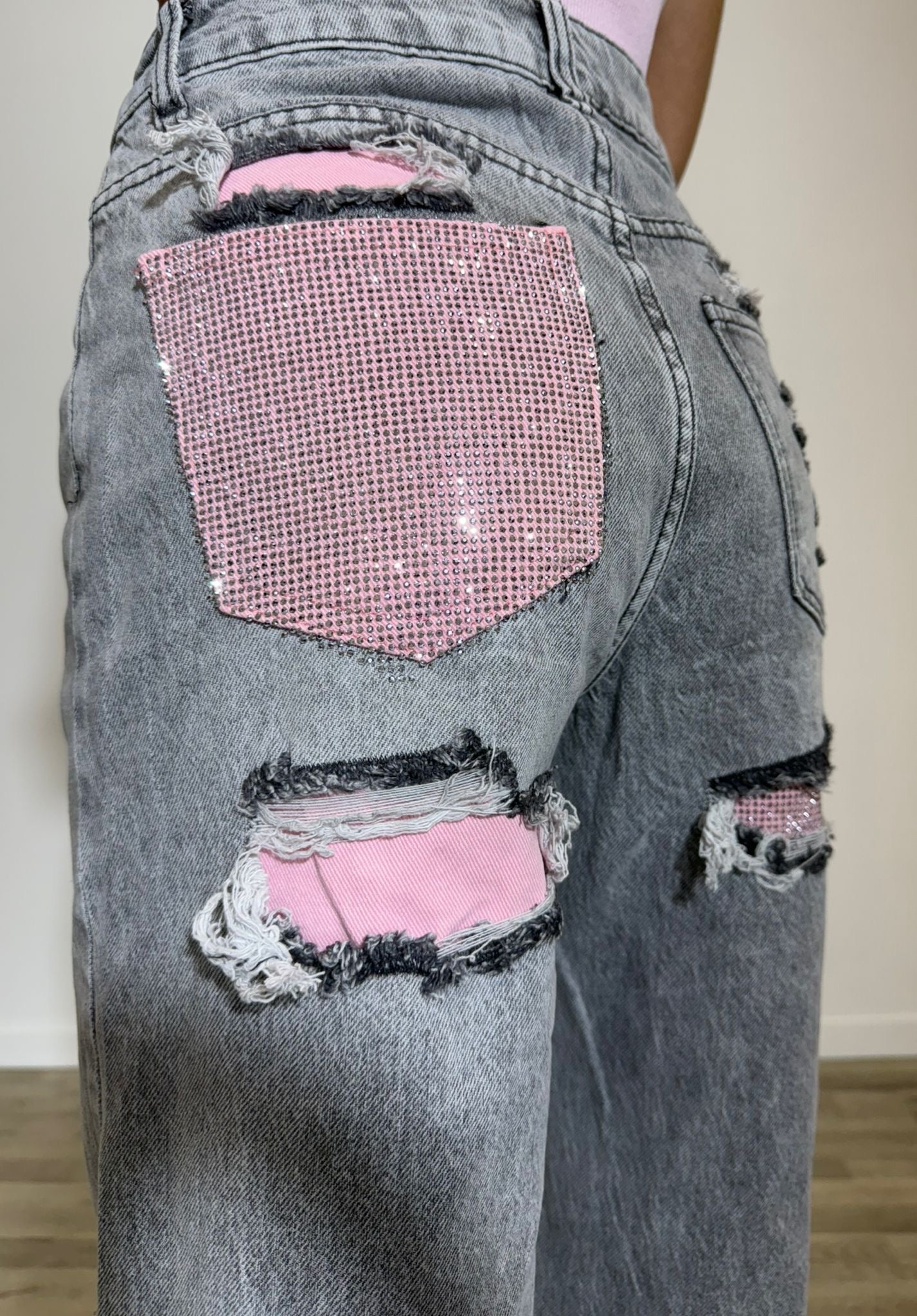 jeans grigio con tasca strass rosa