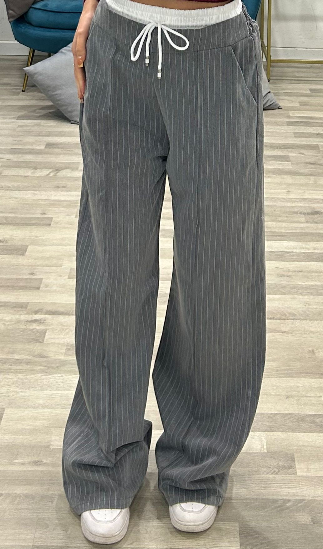 pantalone gessato con molla