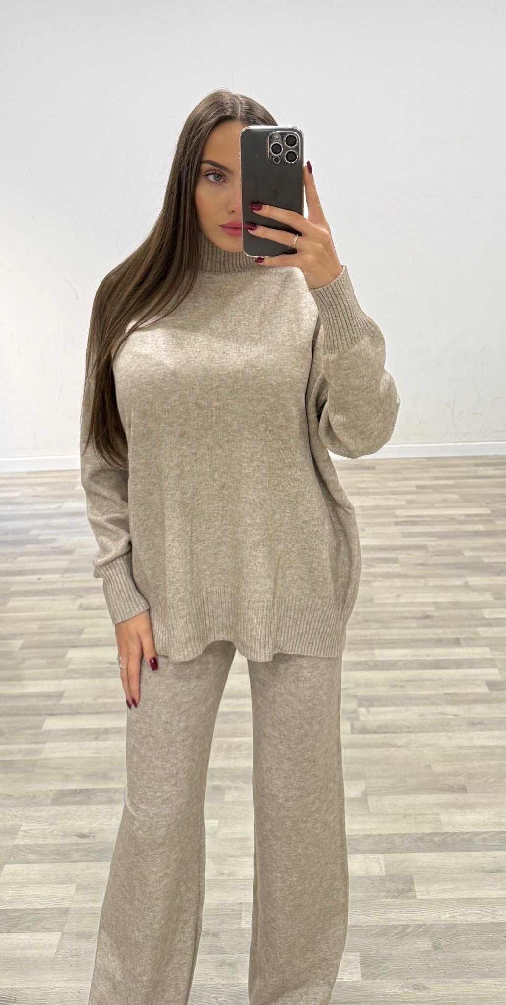 completo lana lupetto e pantalone
