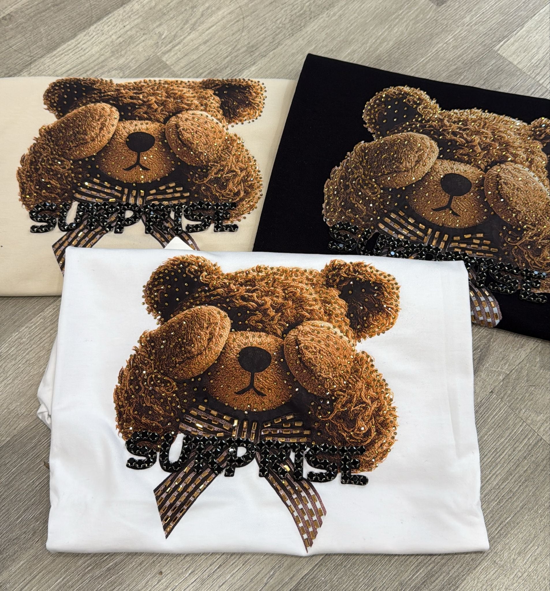 t-shirt teddy mani davanti occhi