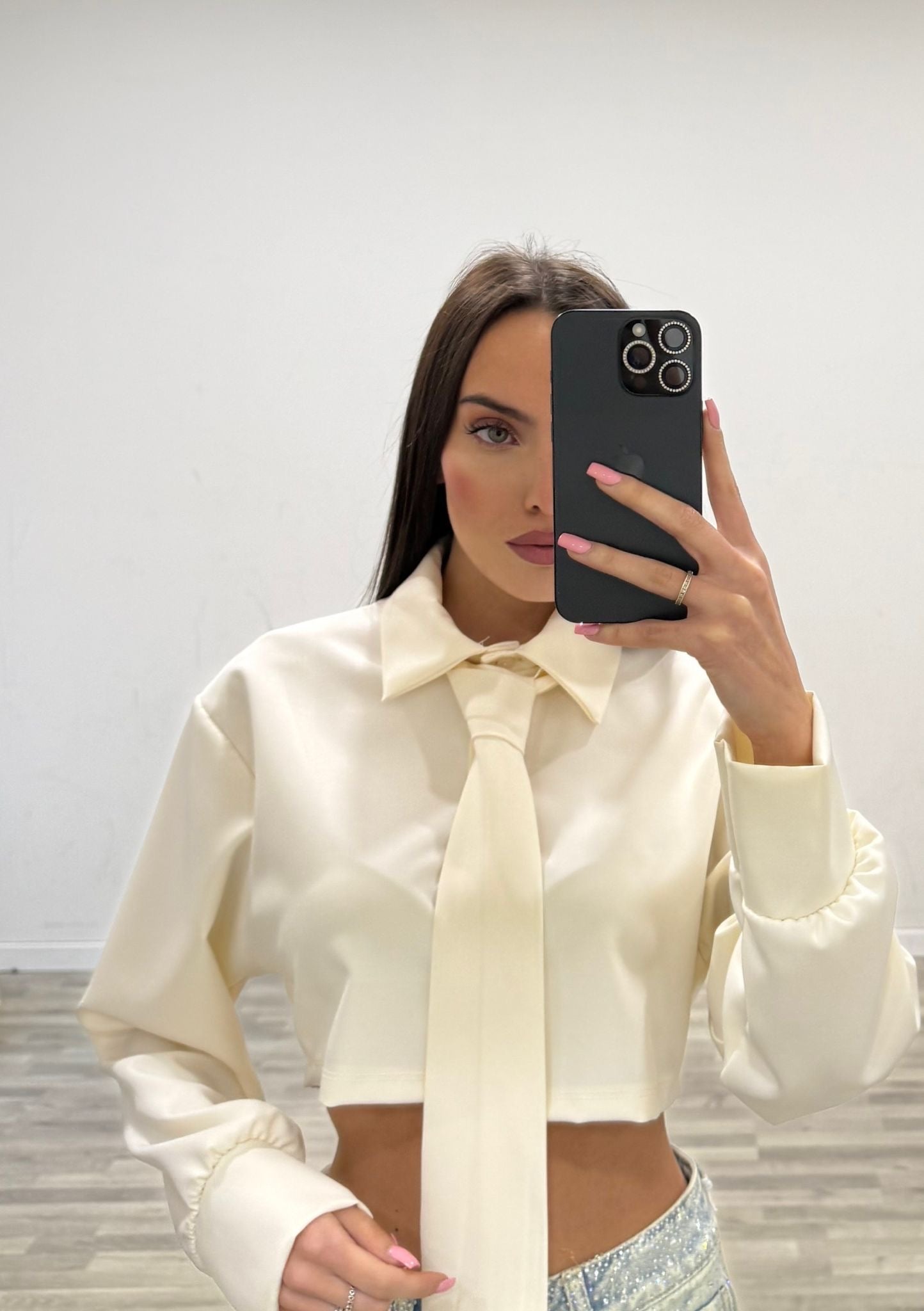 camicia corta con cravatta