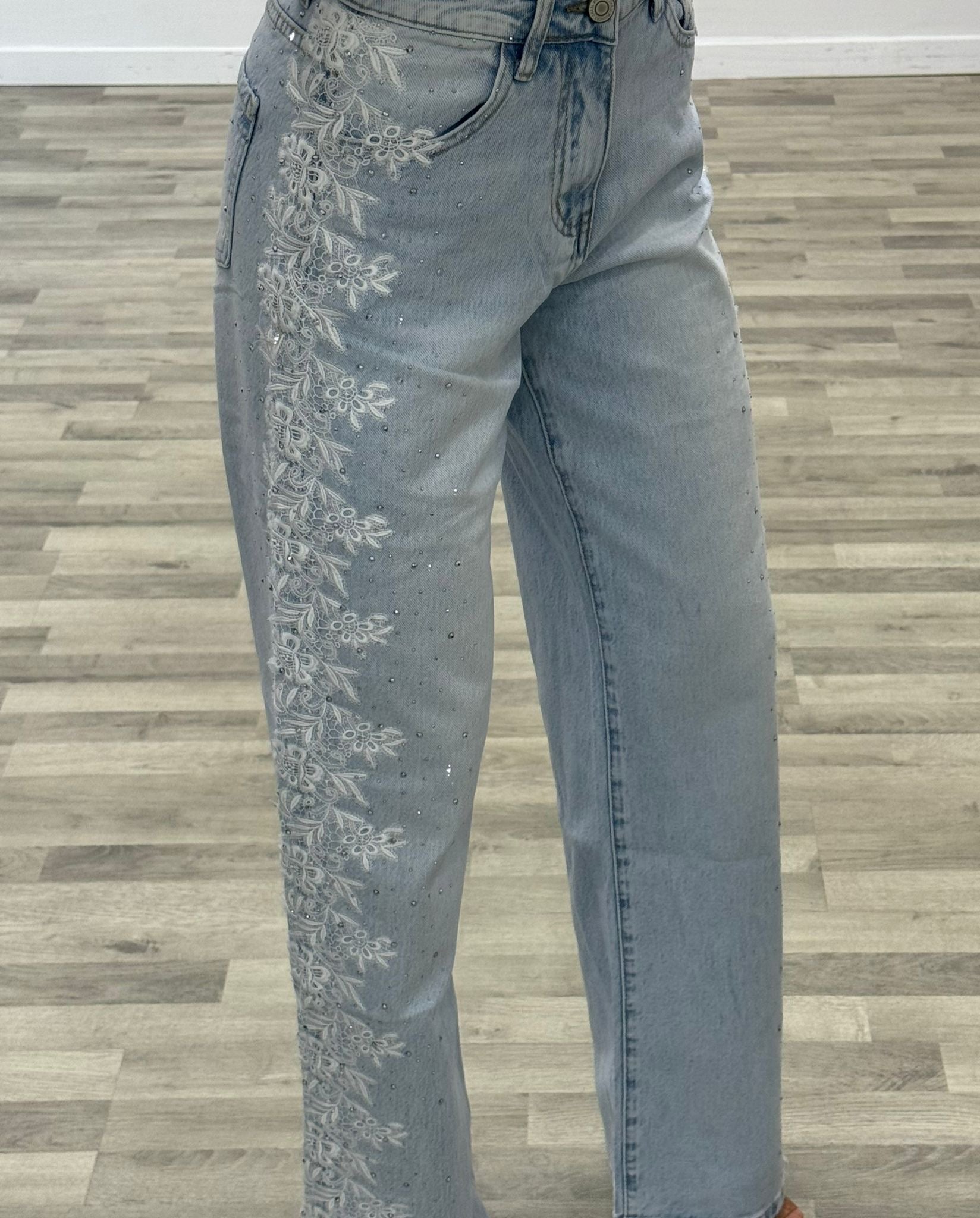 jeans denim con ricamo laterale
