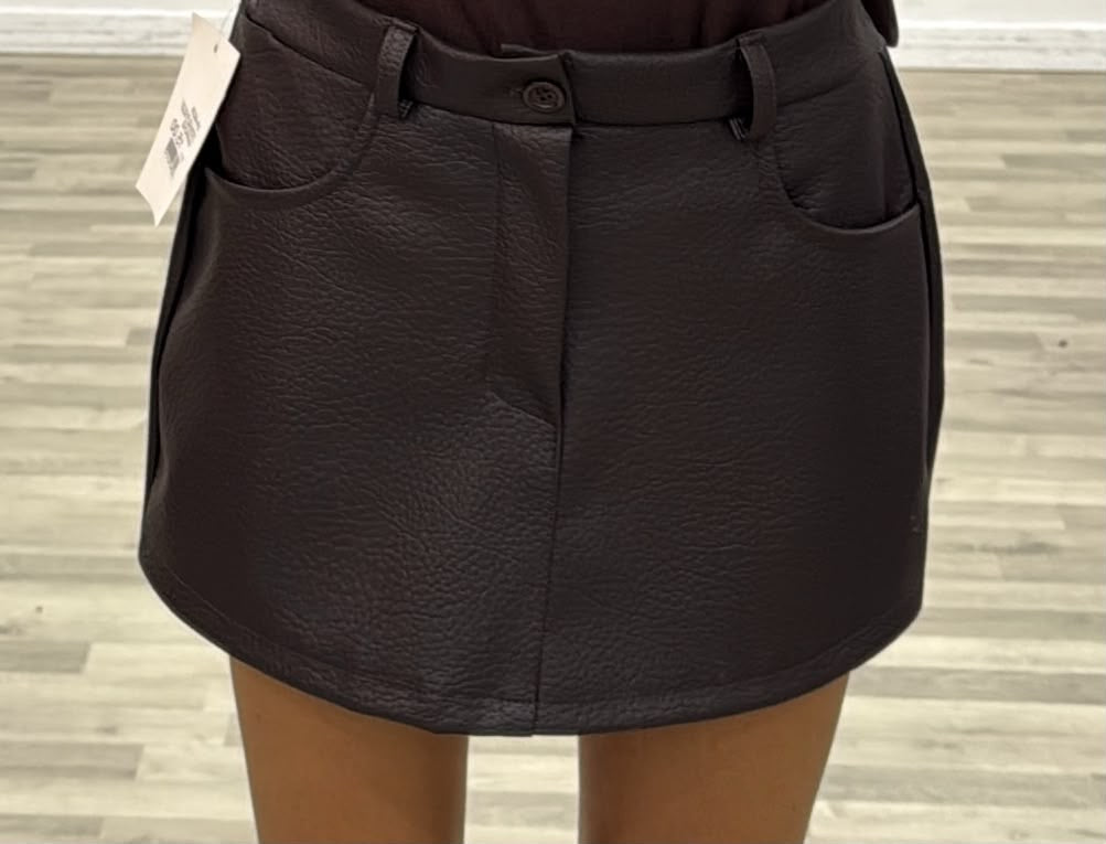 gonna con short sotto in ecopelle gabry