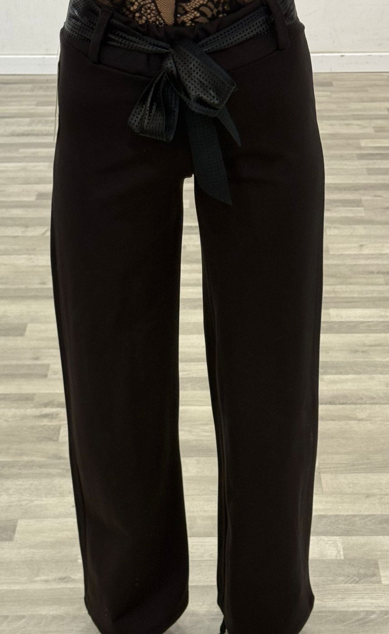 pantalone palazzo con cinturina