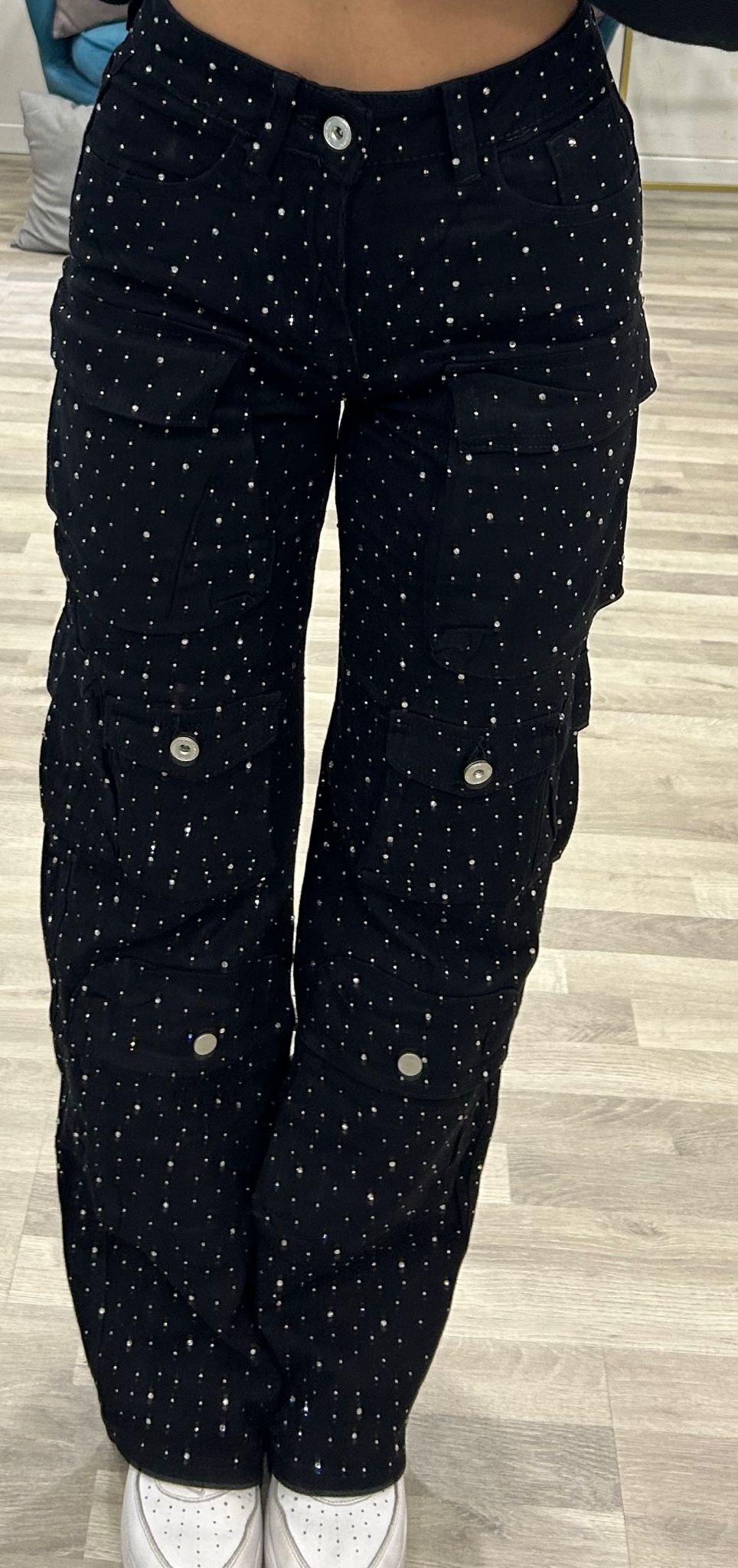 jeans con taschoni e brillantini