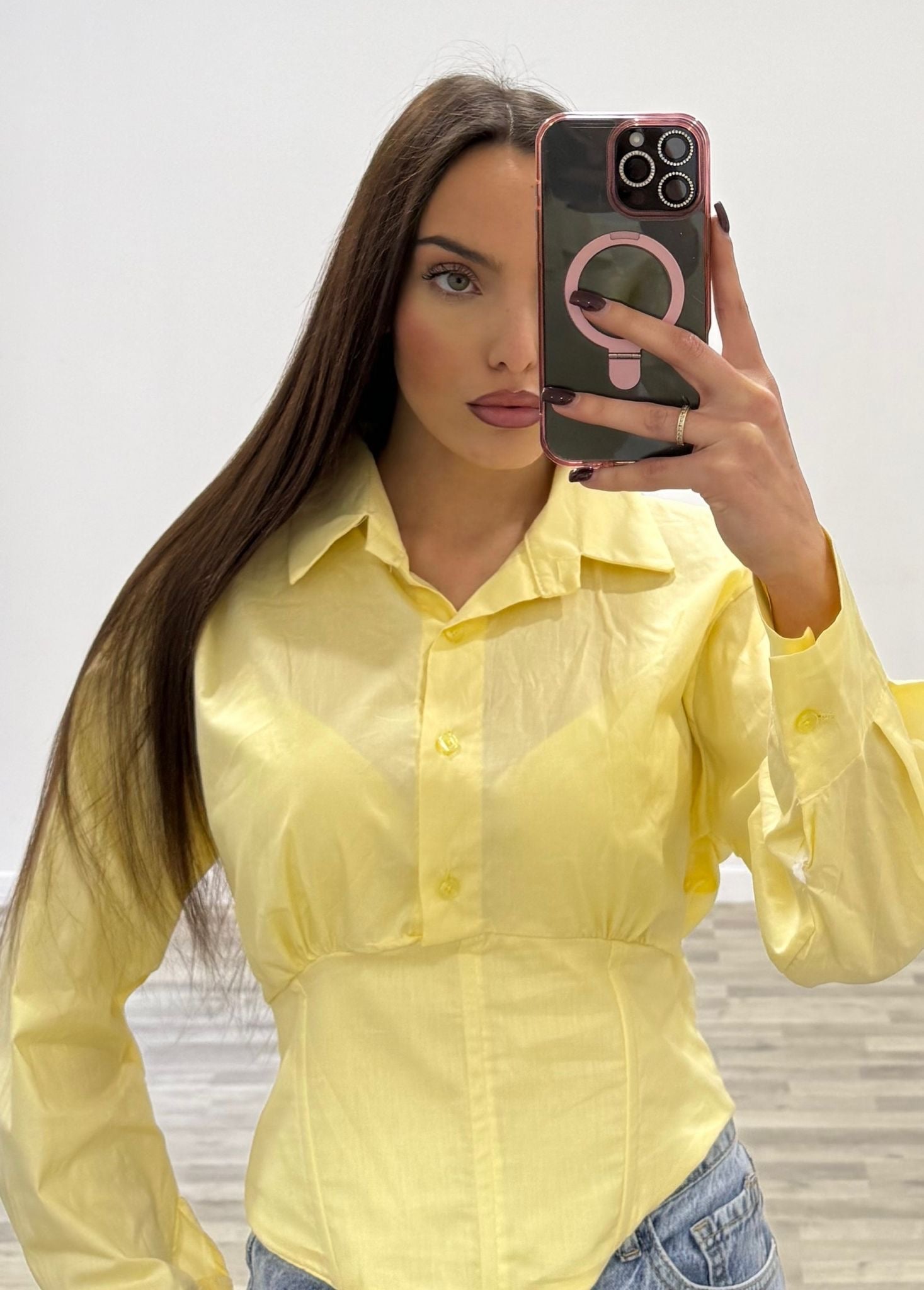 camicia corta con lacci dietro