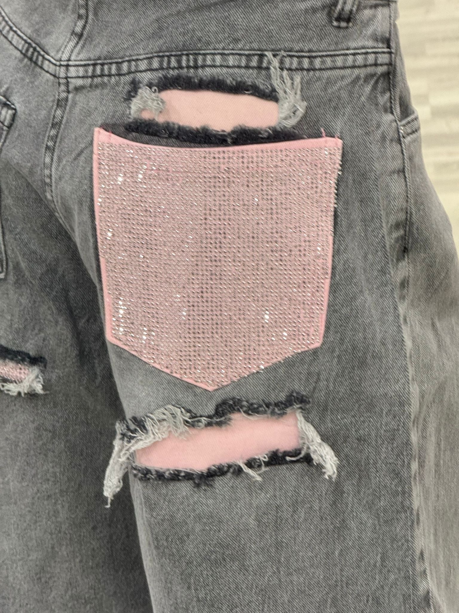 bermuda di jeans grigio tasca rosa