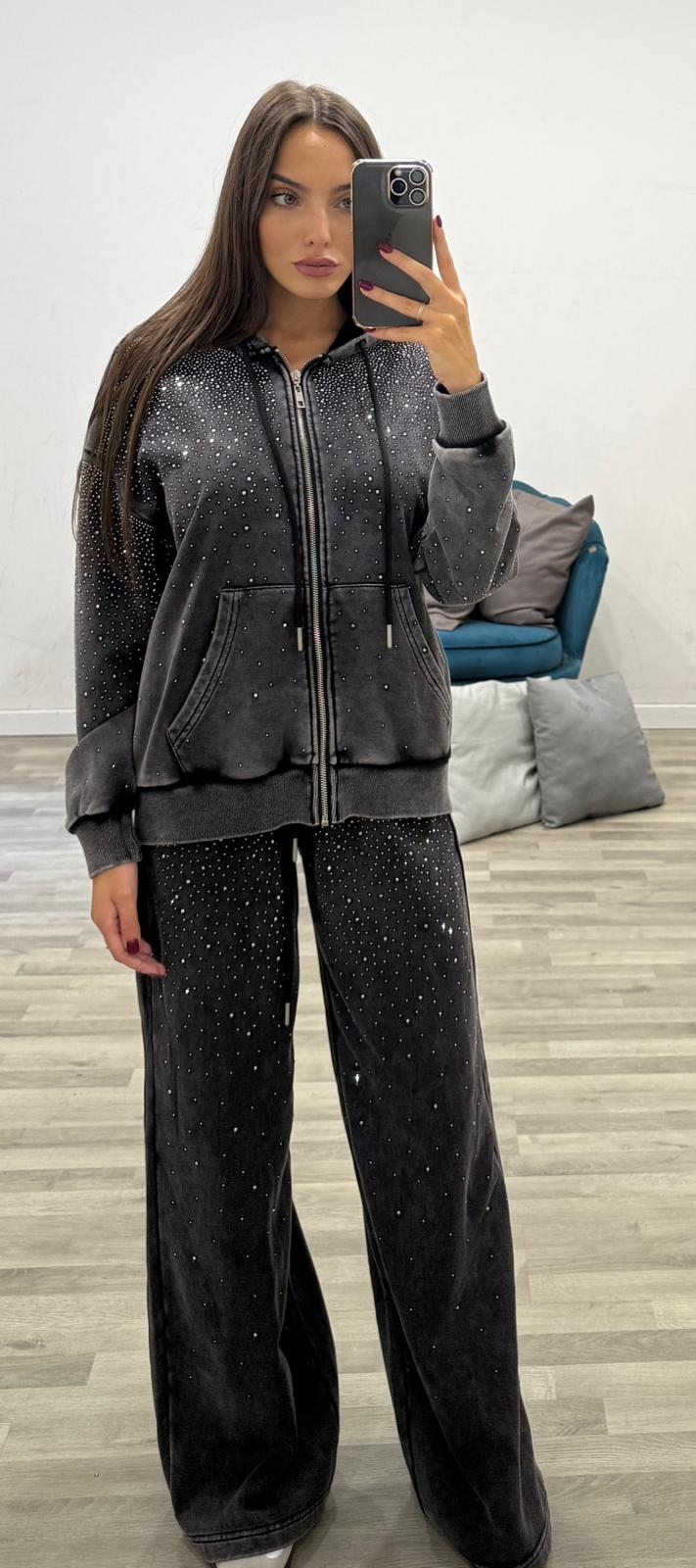 tuta con cappuccio in strass
