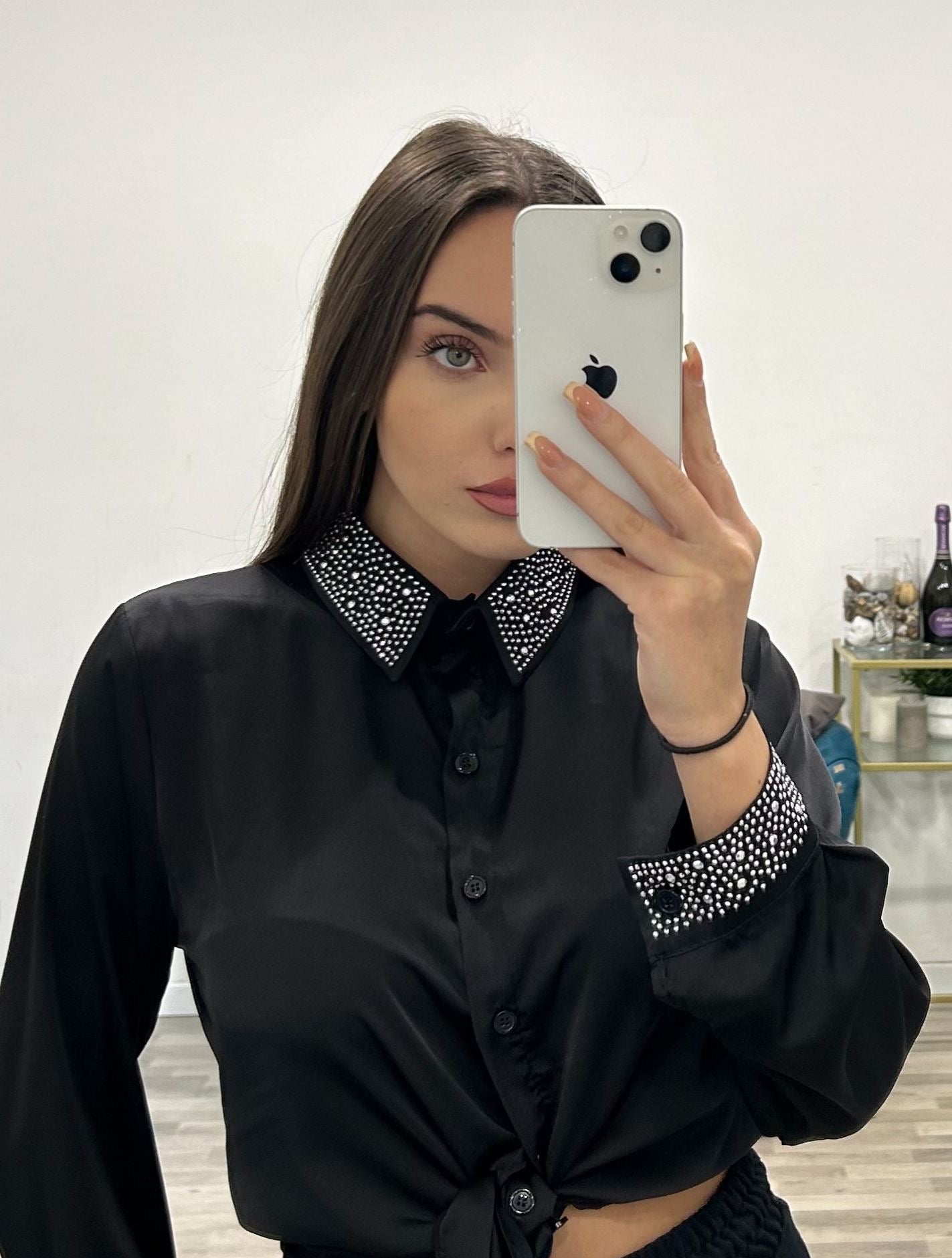 camicia con collo con brillantini