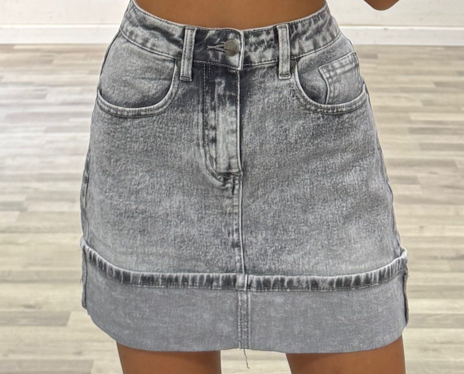 gonna di jeans con risvolto grigia