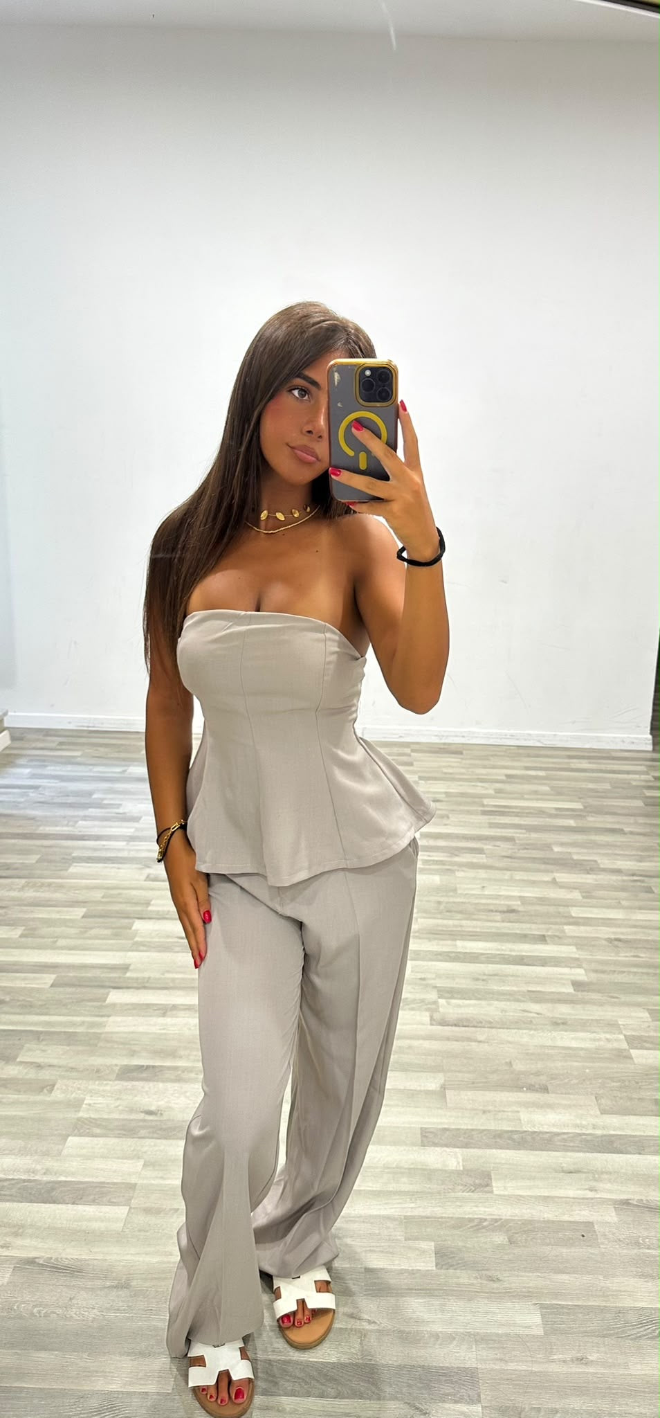 completo top a fascia con pantalone