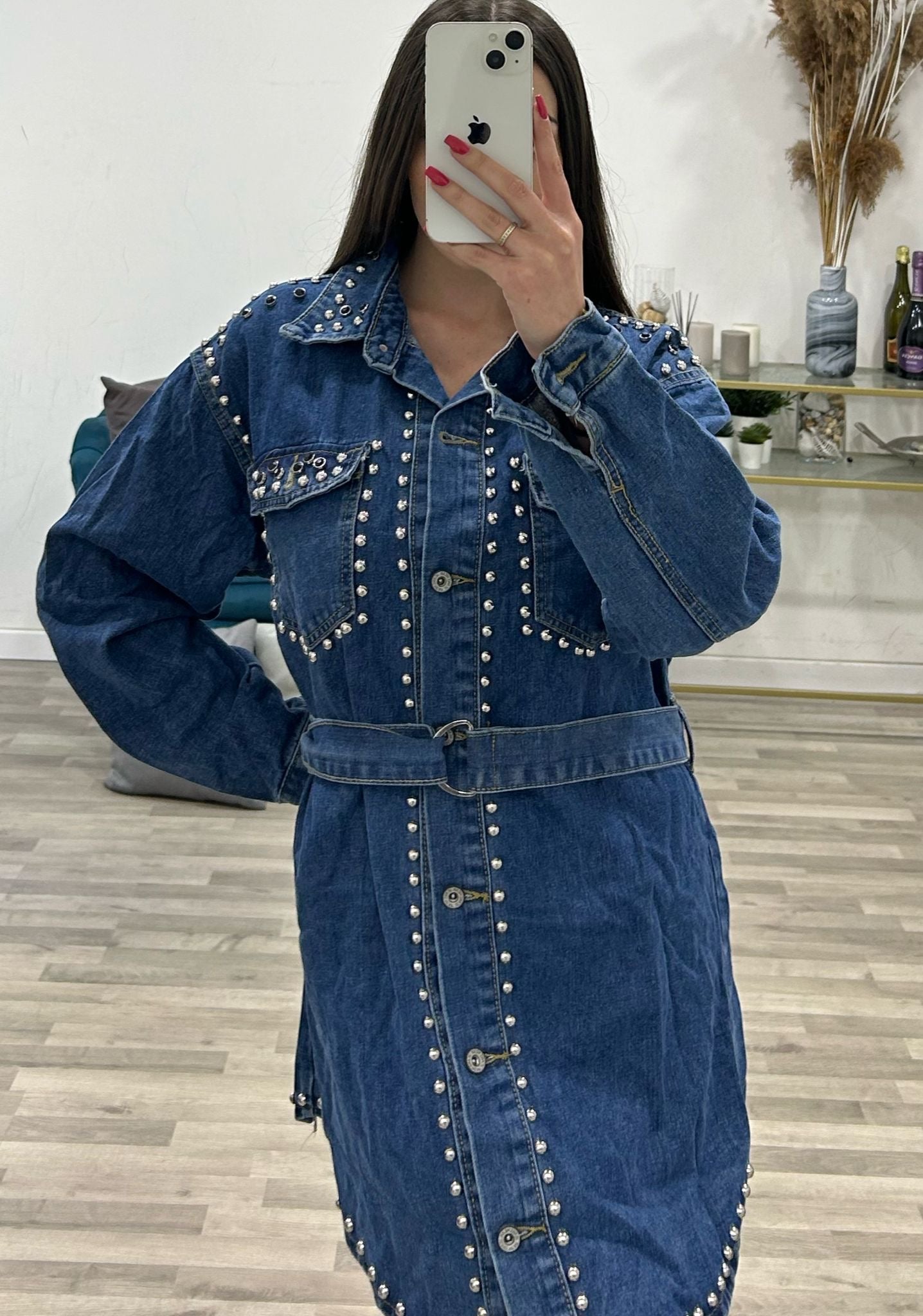 camicia lunga di jeans con borchiette
