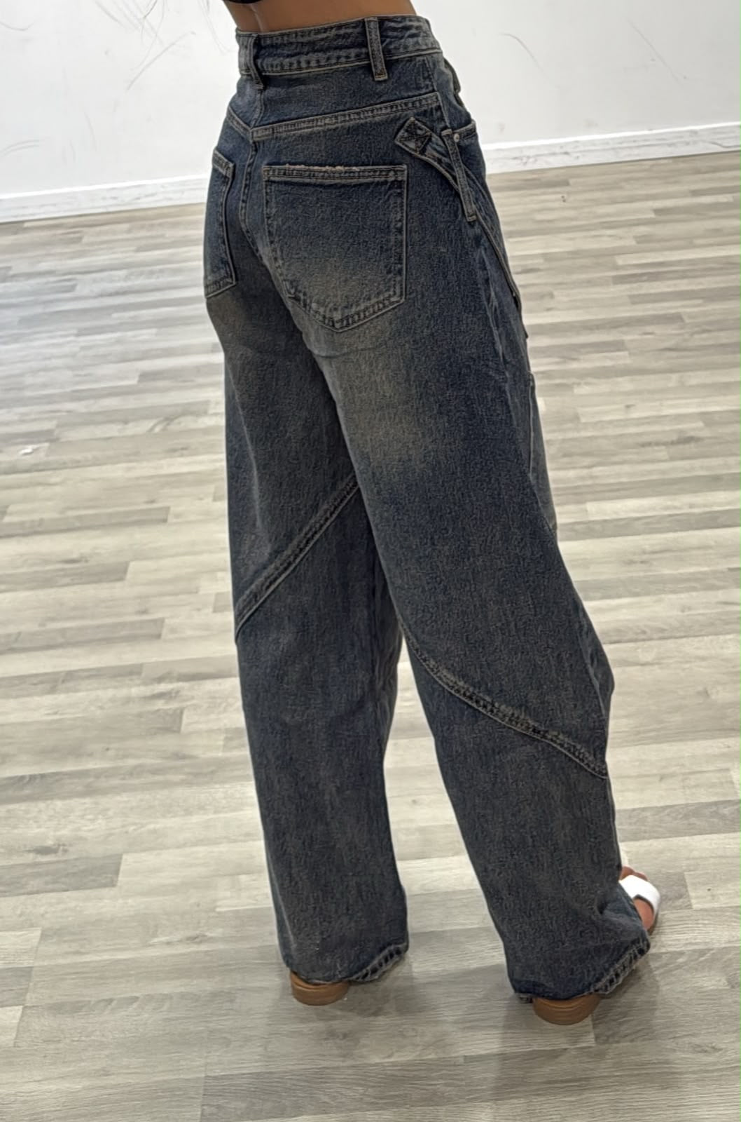 jeans con taschino sulla gamba