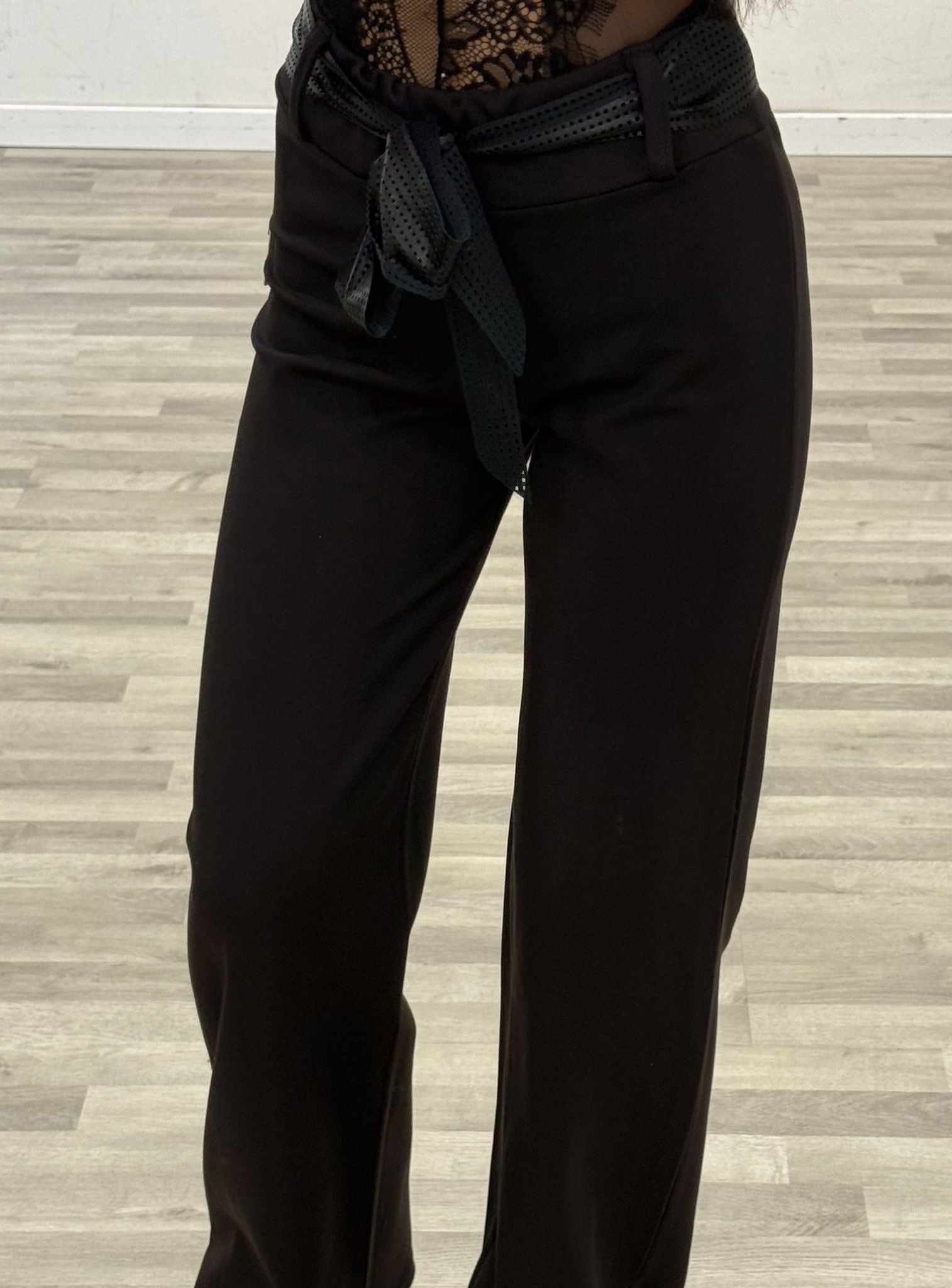 pantalone palazzo con cinturina