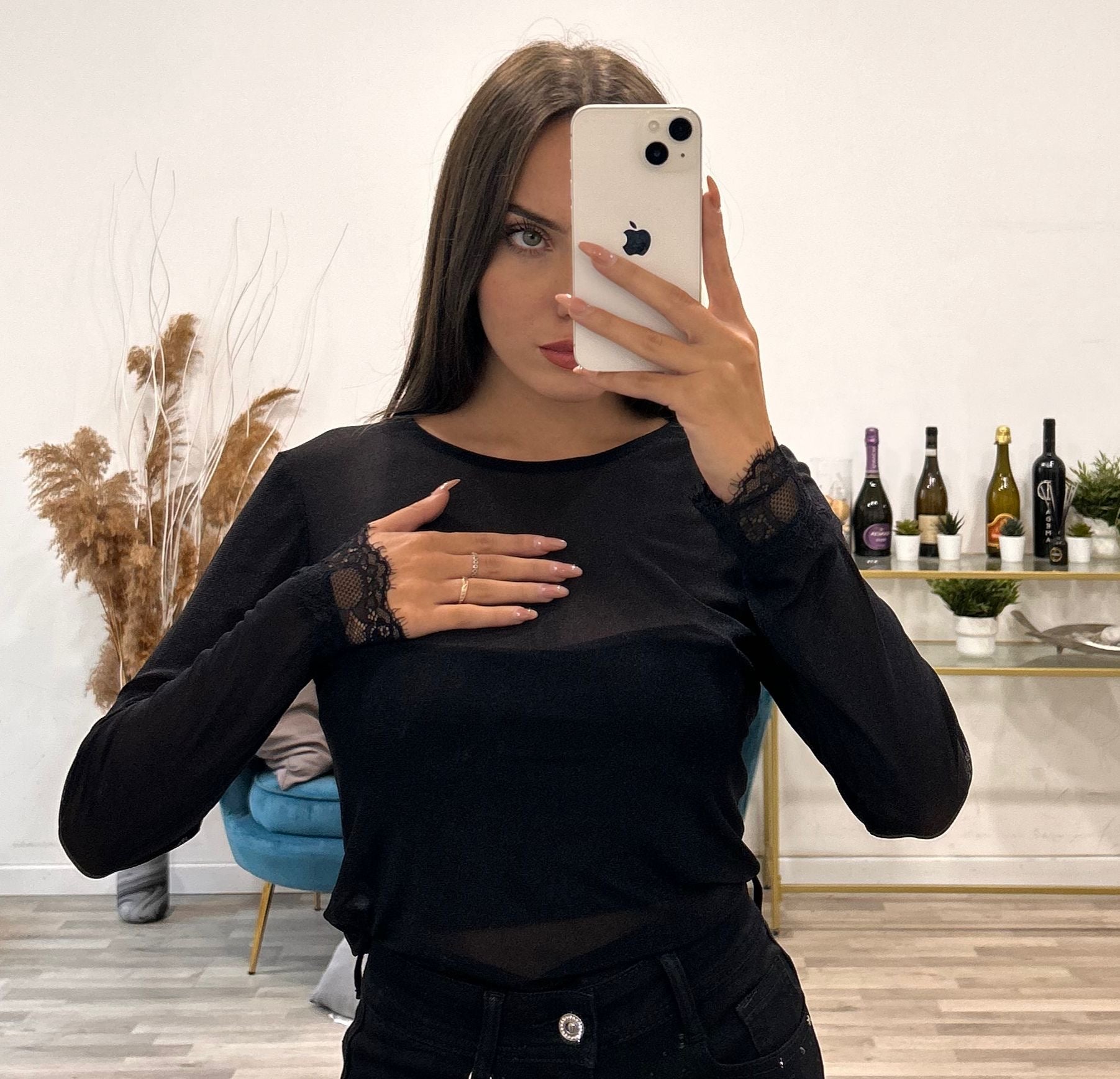 maglia velata con polsini di pizzo