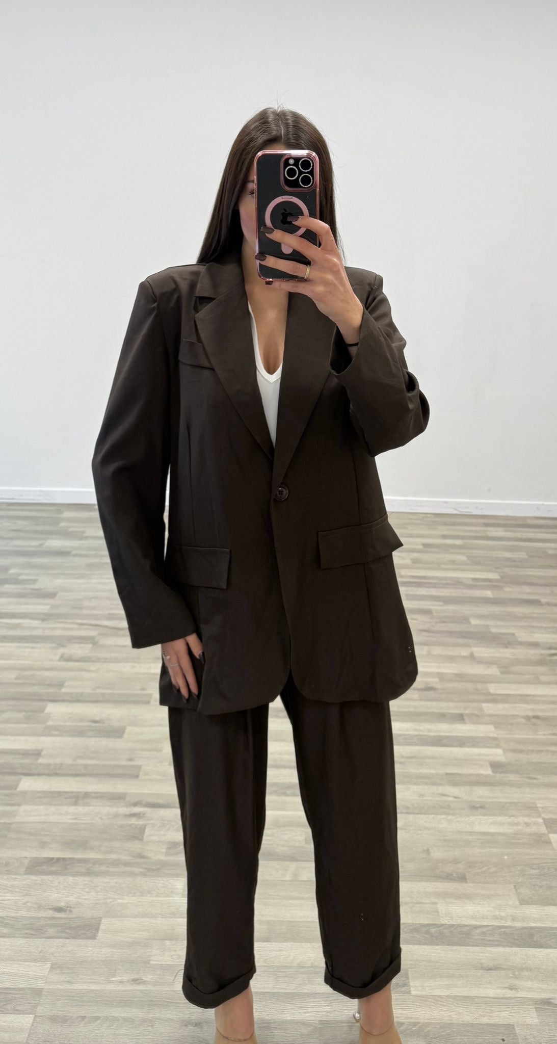 tailler con pantalone con piega