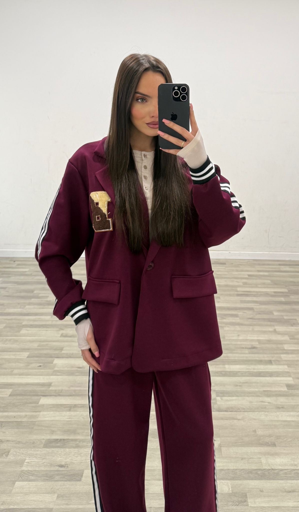 tuta con giacca e pantalone con righe lateral