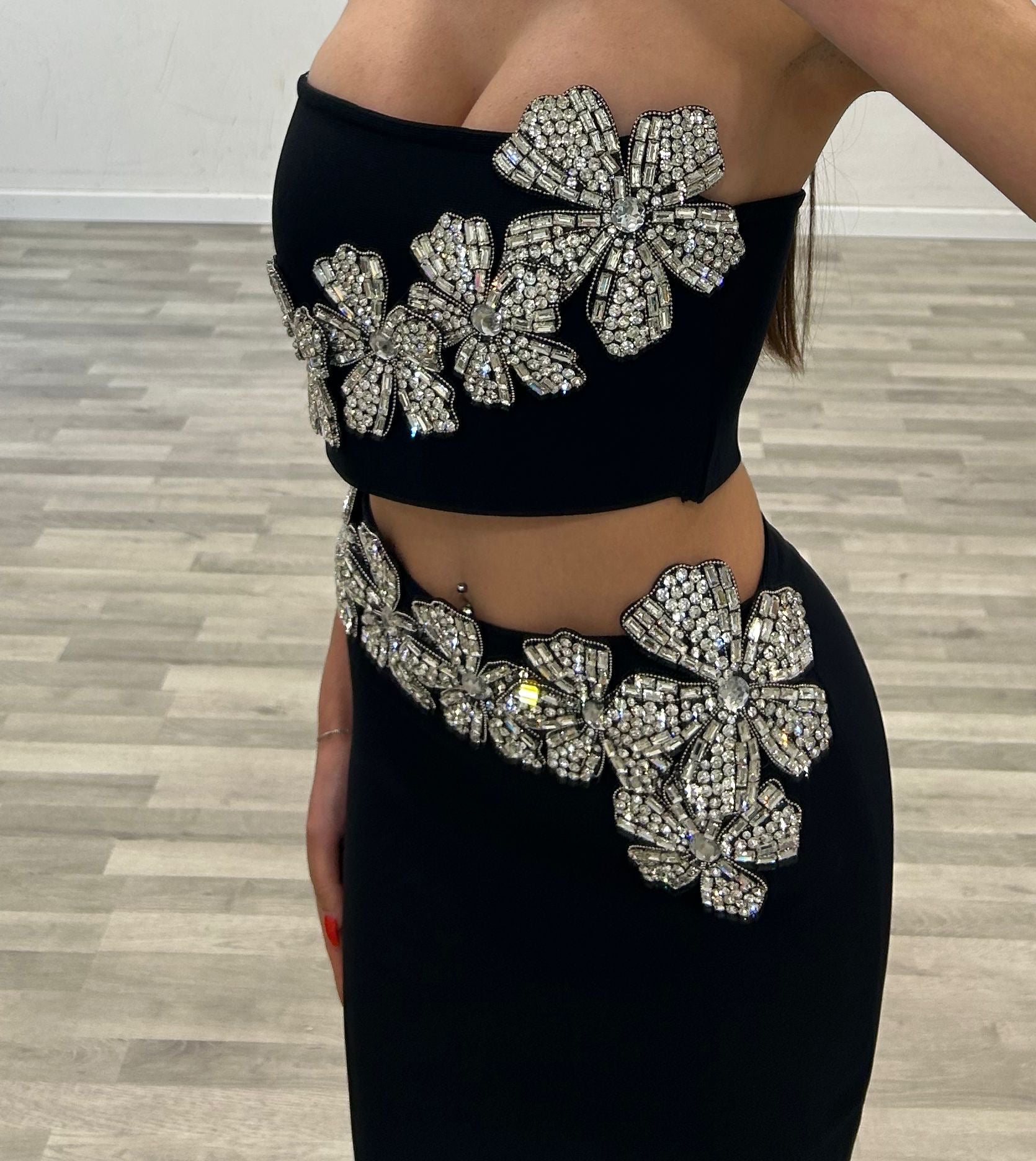 completo top e gonna midi con swarosky