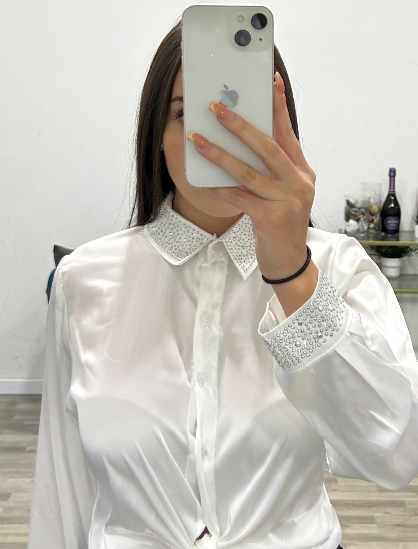 camicia con collo con brillantini