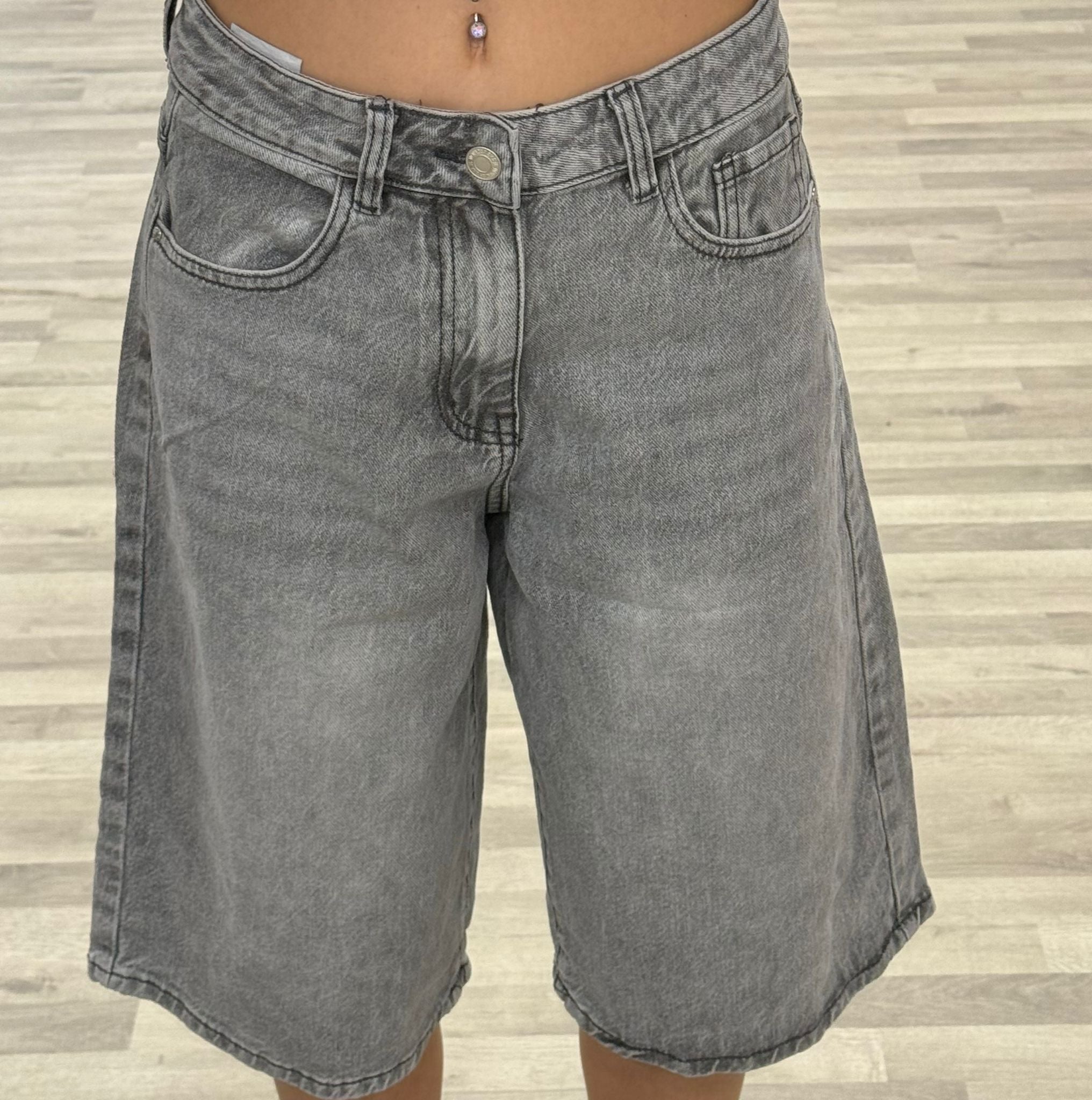 bermuda di jeans grigio tasca rosa