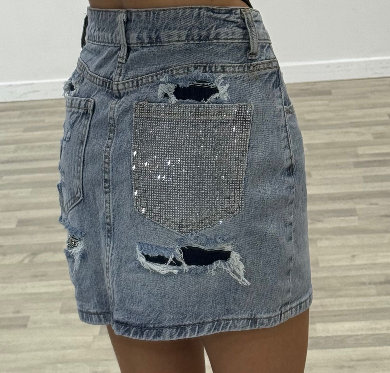 minigonna di jeans con tasca strass