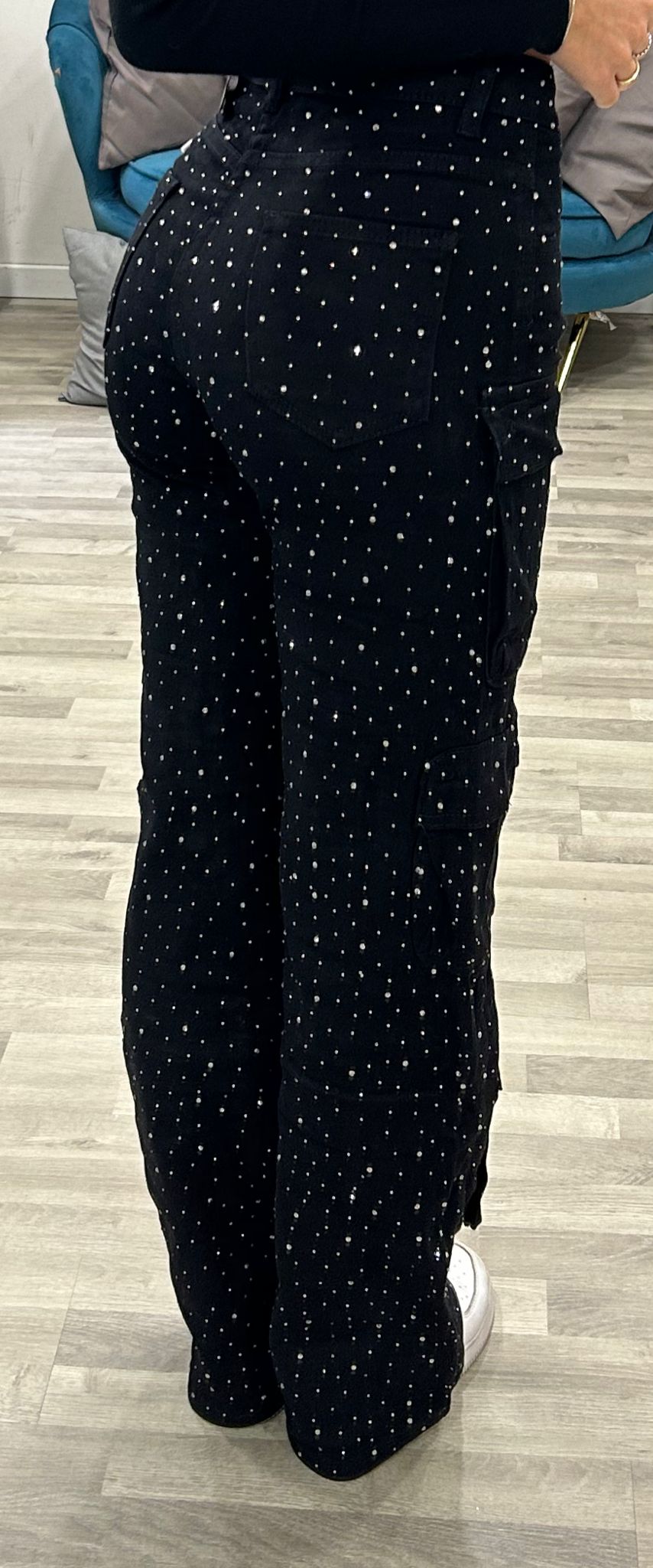 jeans con taschoni e brillantini
