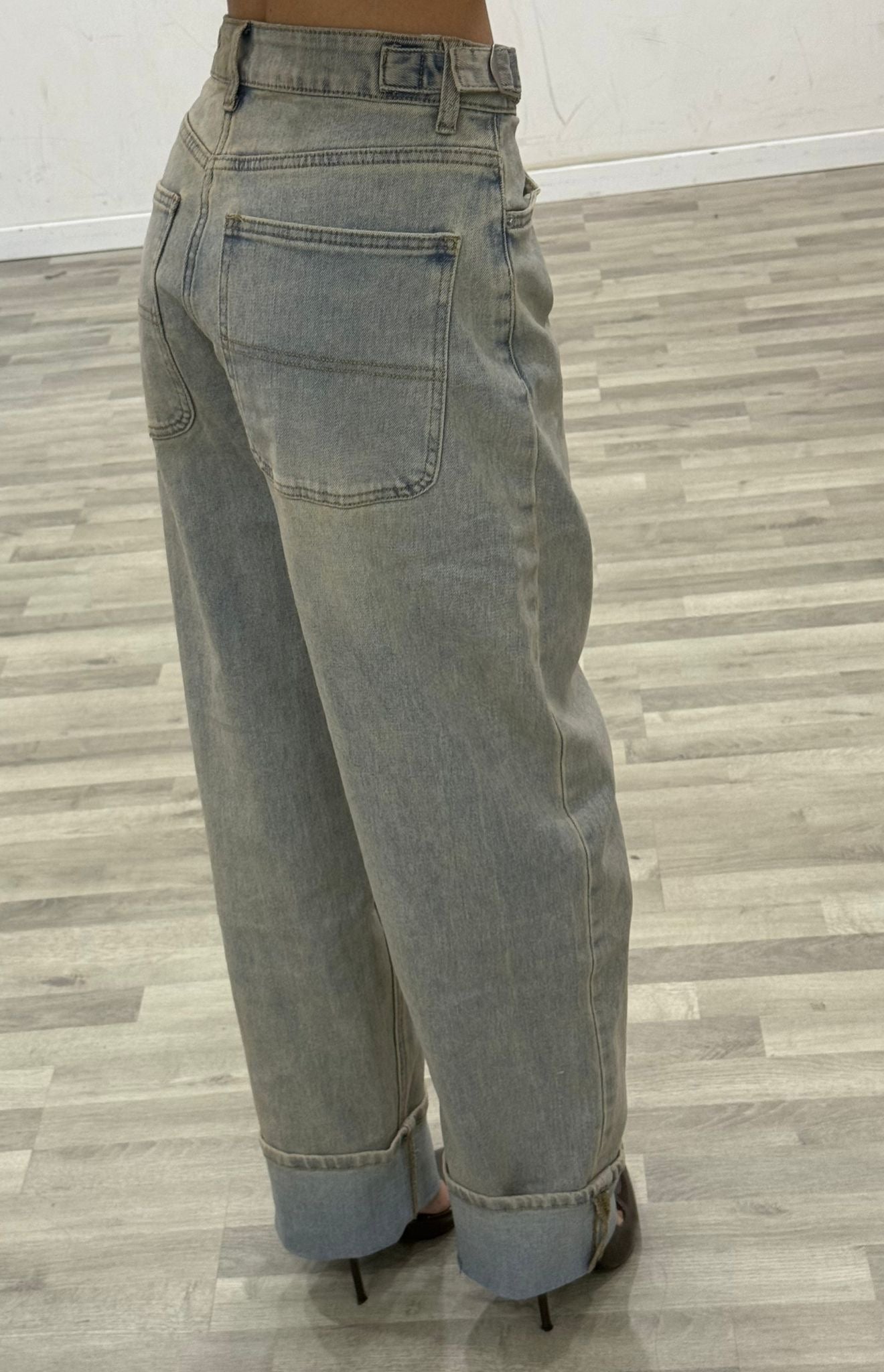 jeans con fibbie sabbiato