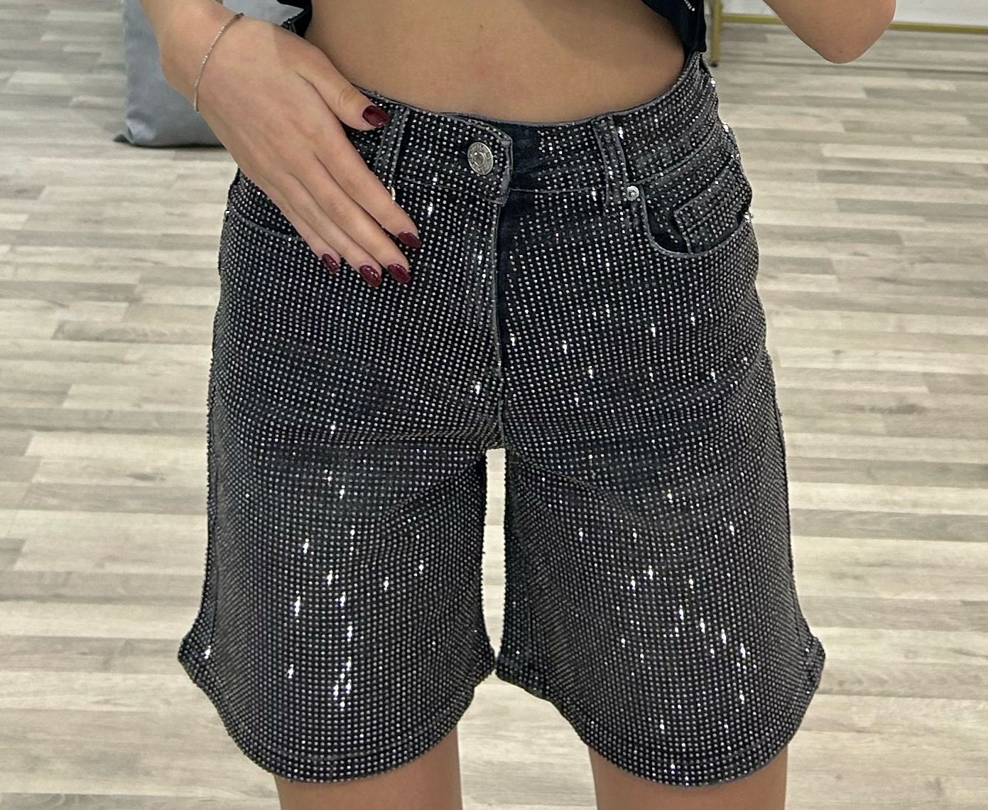 bermuda di jeans nero con strass