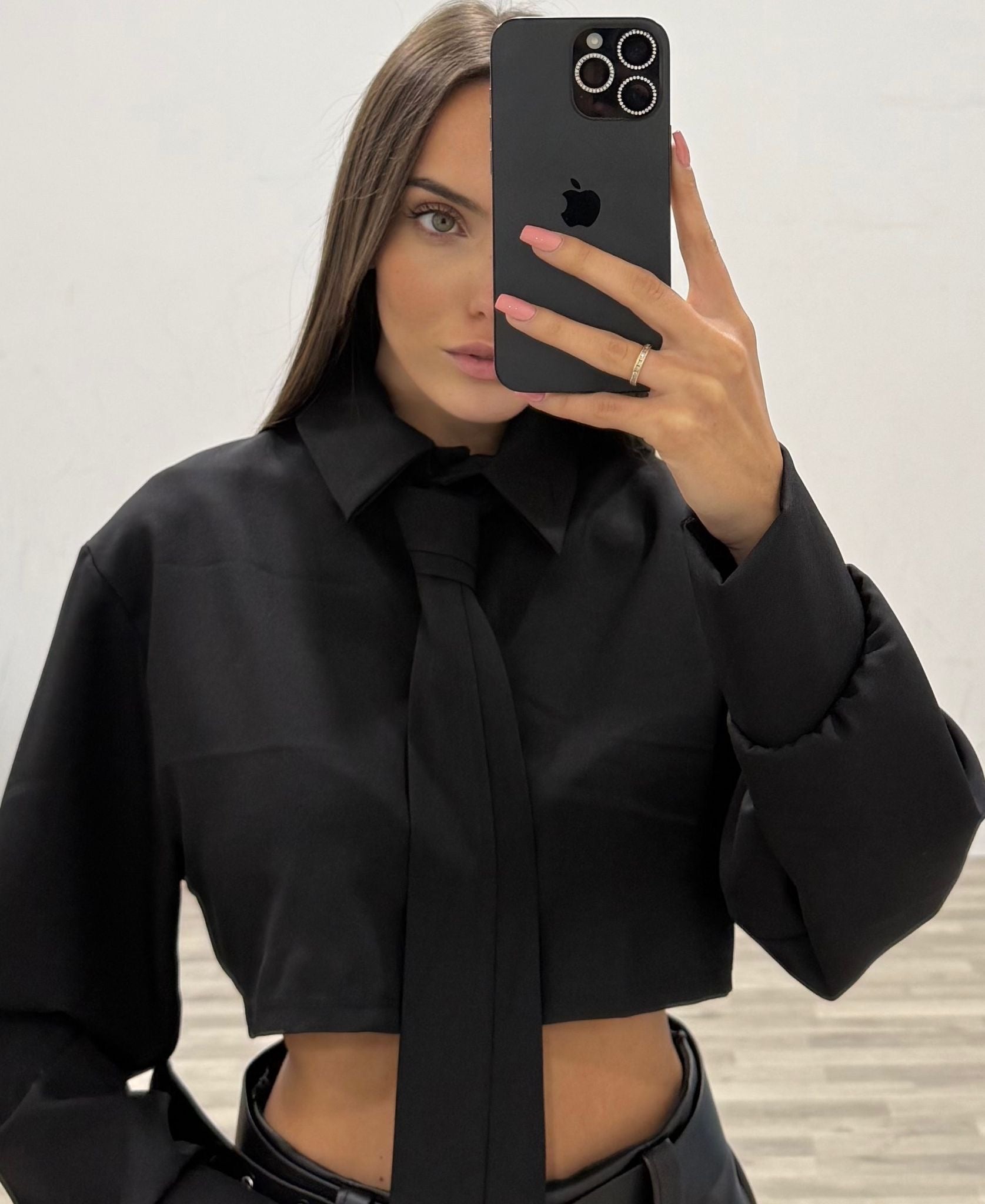 camicia corta con cravatta