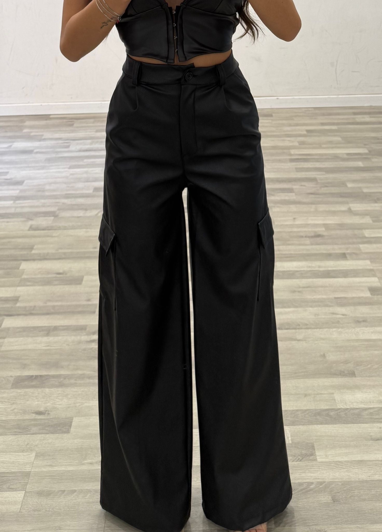 pantalone cargo di ecopelle