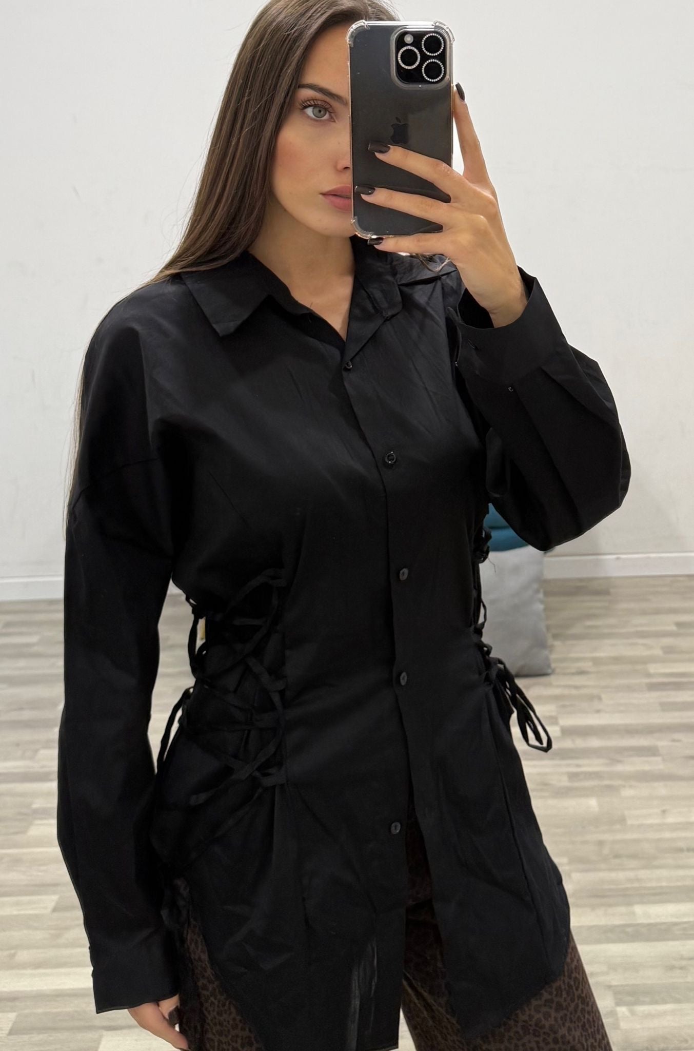 camicia lunga con lacci laterali