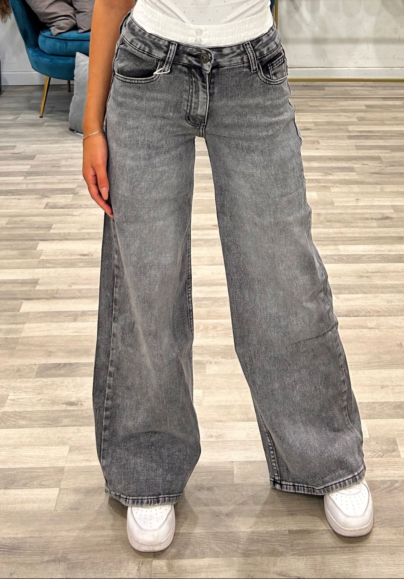 jeans con molla bianca