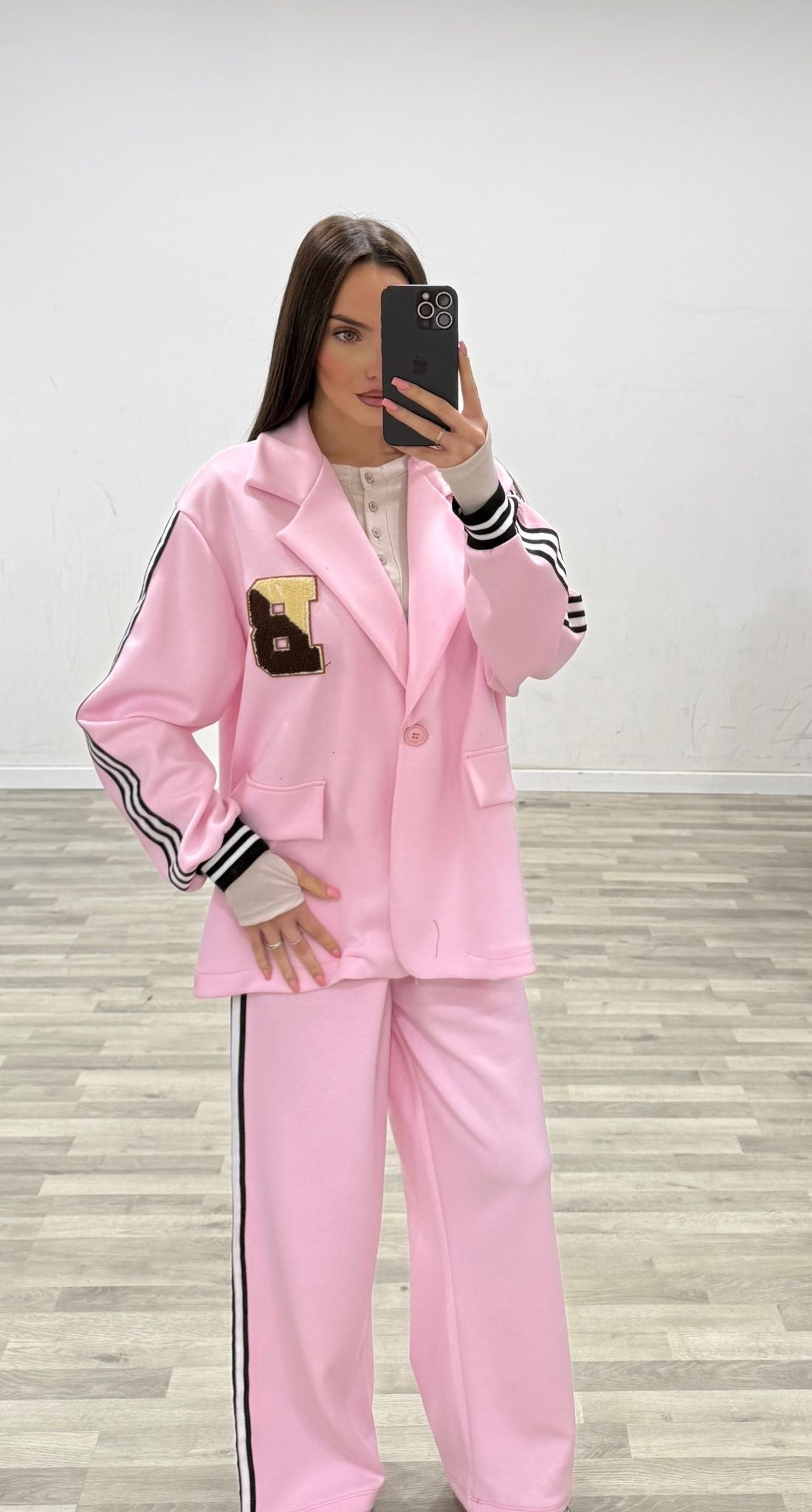 tuta con giacca e pantalone con righe lateral