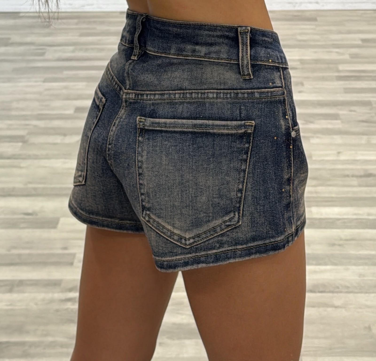 short con glitter oro
