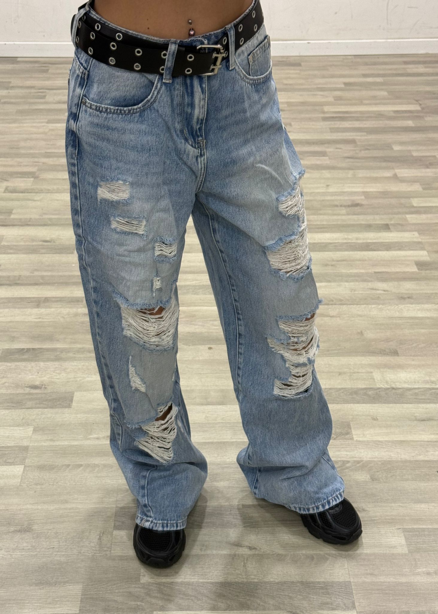 jeans palazzo con strappi