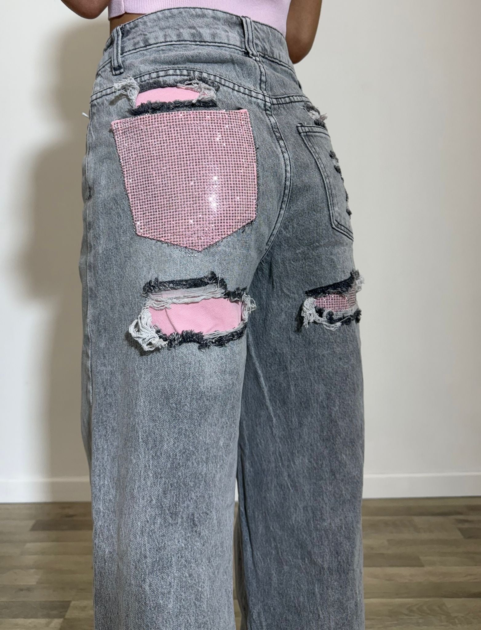 jeans grigio con tasca strass rosa