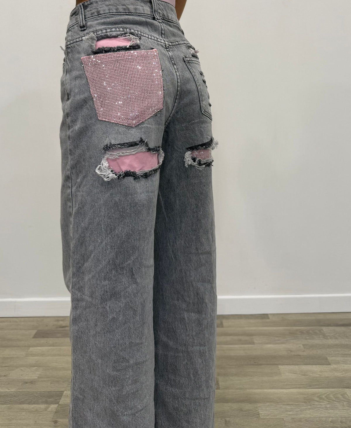 jeans grigio con tasca strass rosa