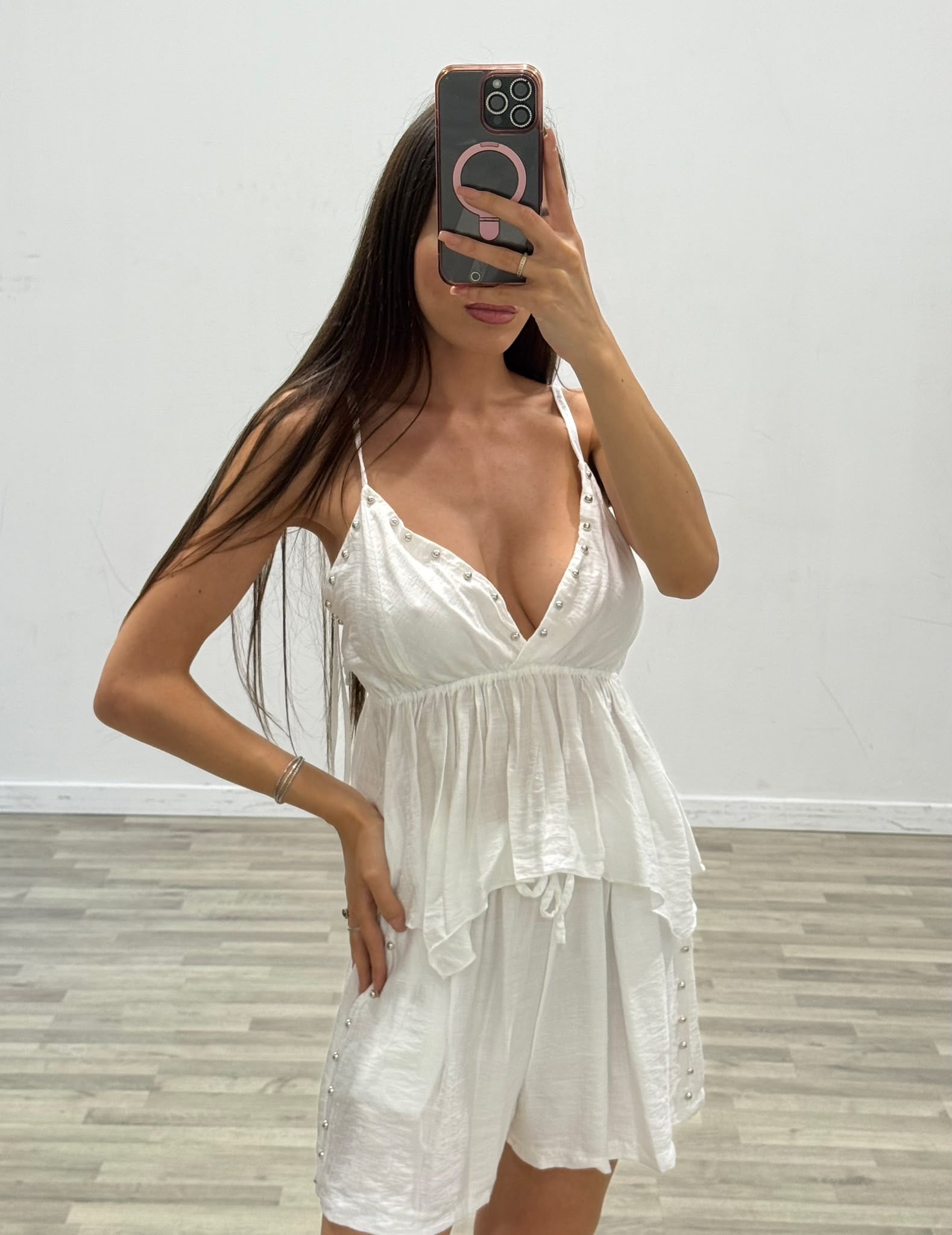 completo top e short con borchiette