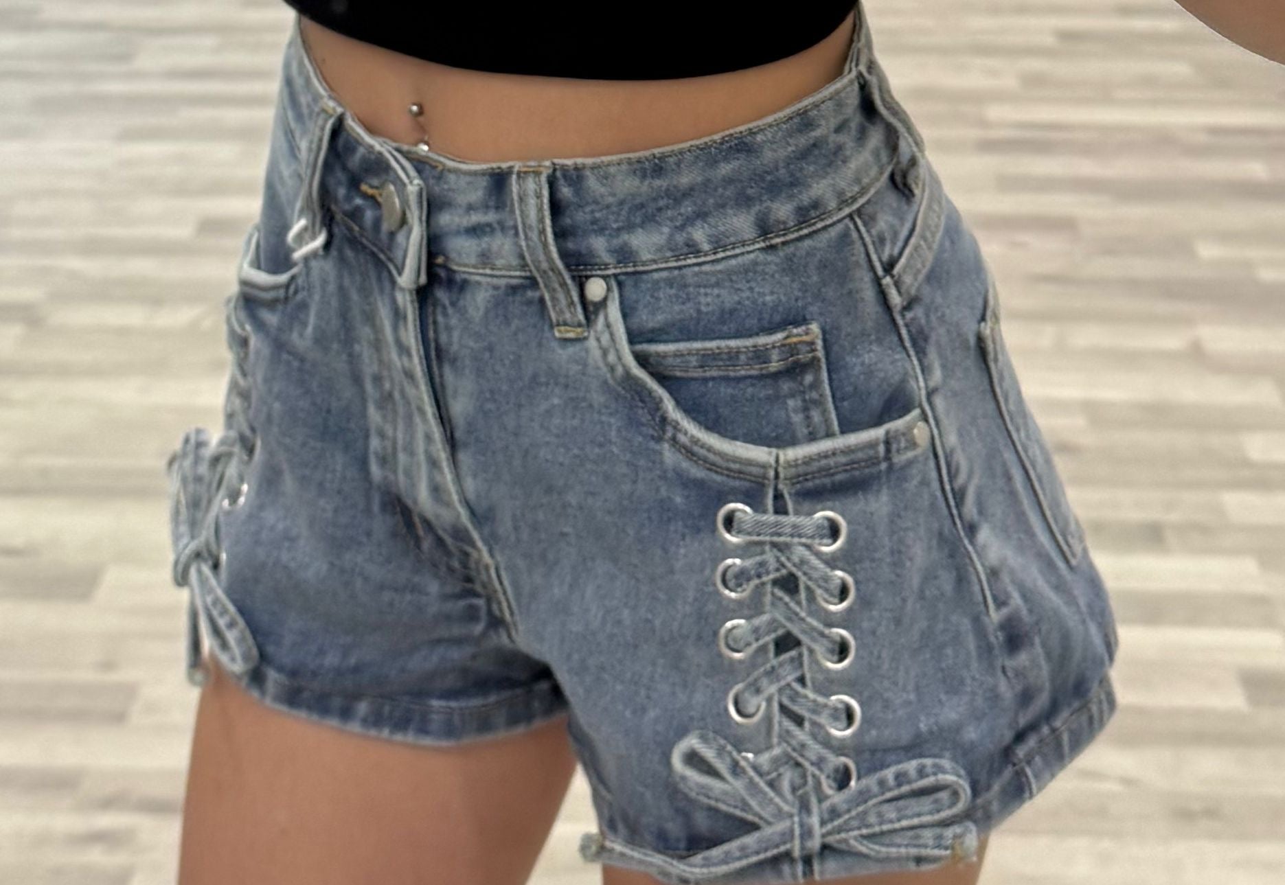short di jeans con lacci